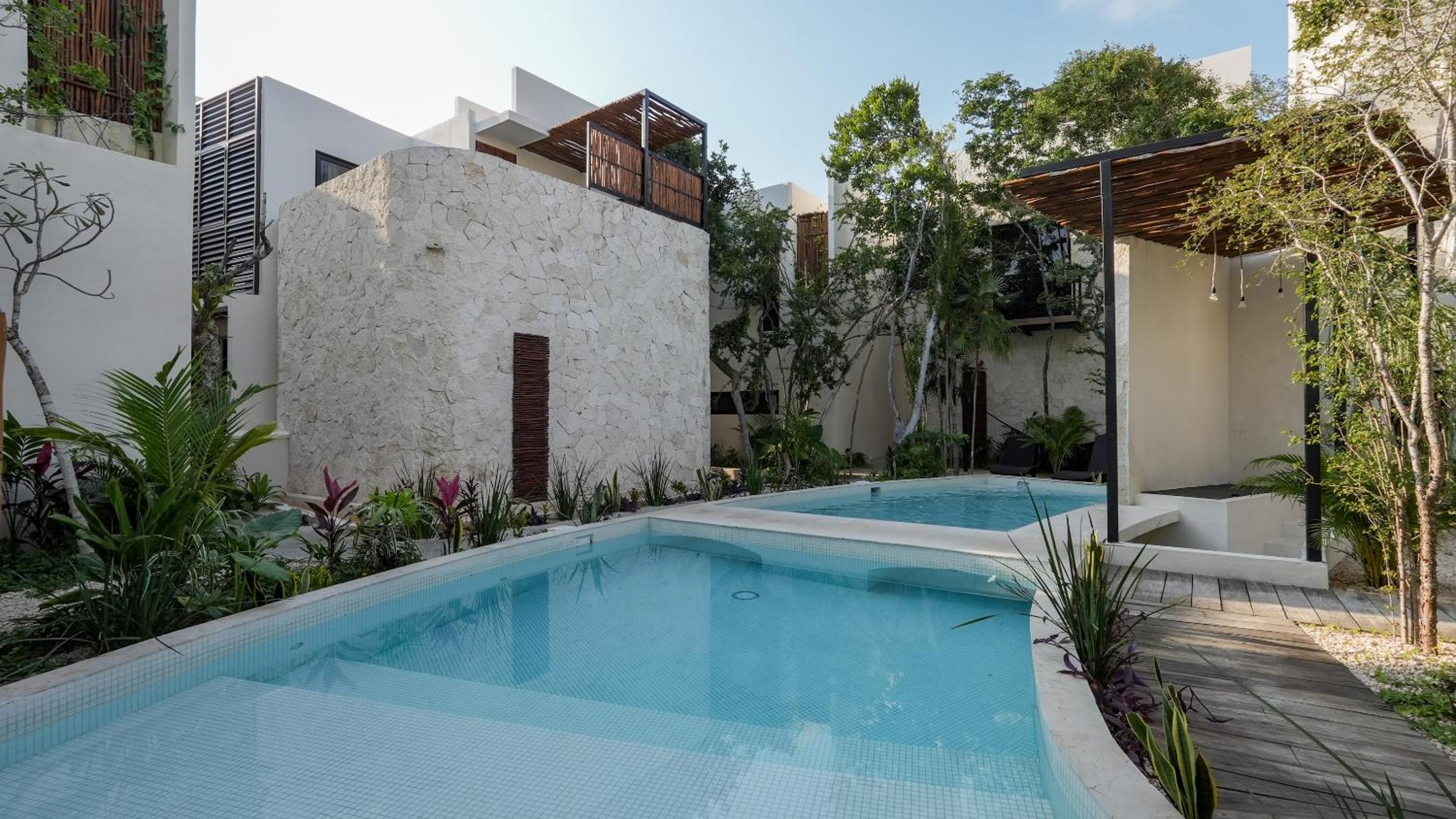 Divine House with private roof and pool only 1km from the Beach
