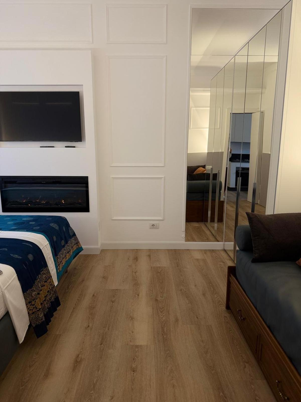 Casa Estia - MiCo, Fiera Milano, CityLife, San Siro, Metro 2 min - Refined Historic Apartment