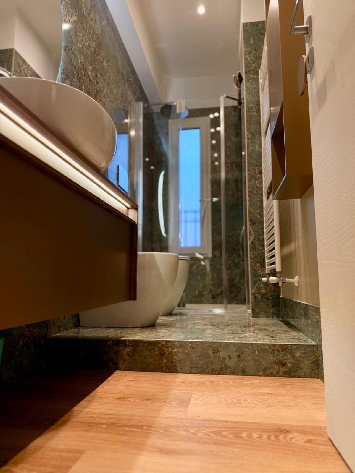 Casa Estia - MiCo, Fiera Milano, CityLife, San Siro, Metro 2 min - Refined Historic Apartment