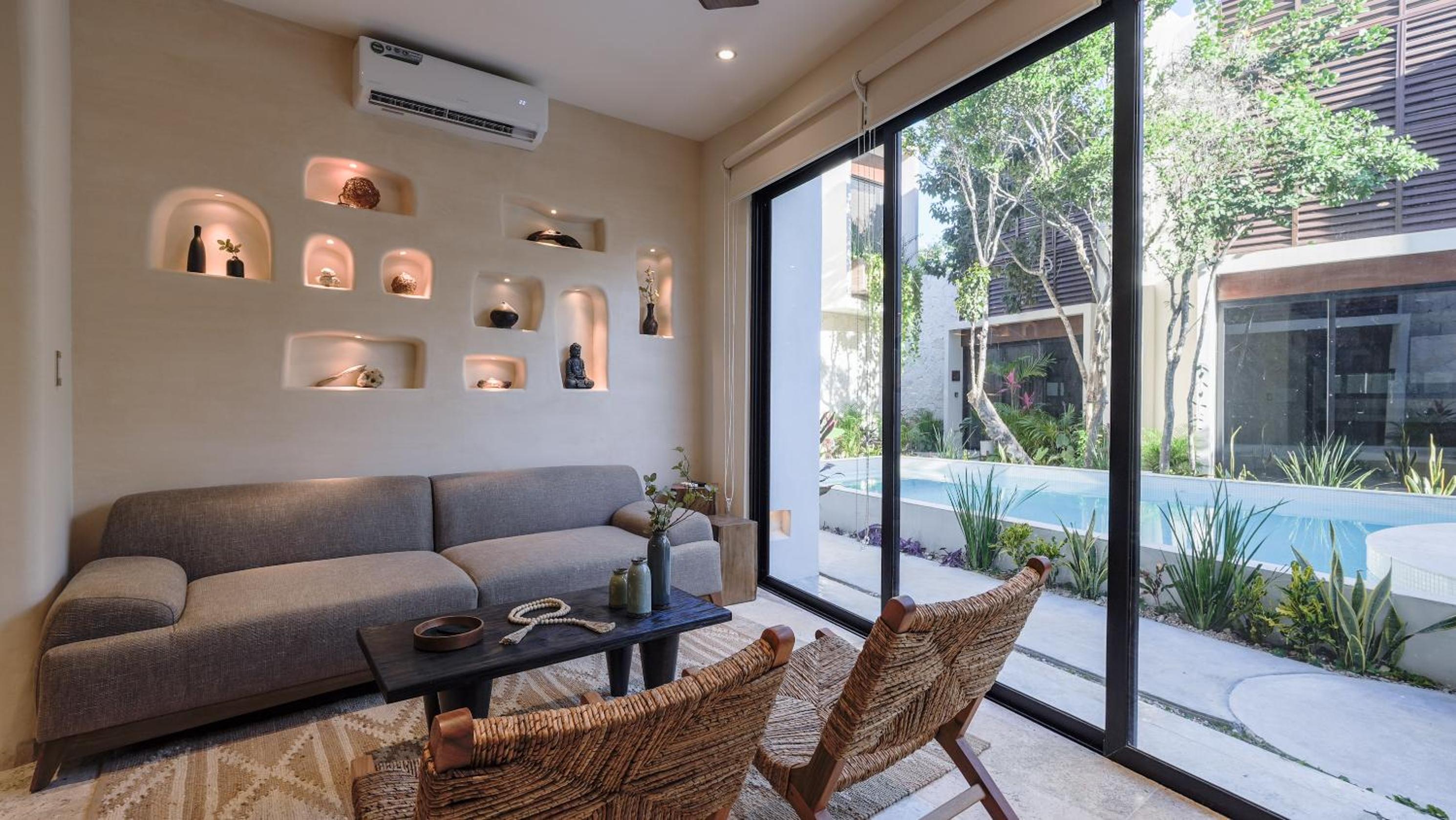 Divine House with private roof and pool only 1km from the Beach