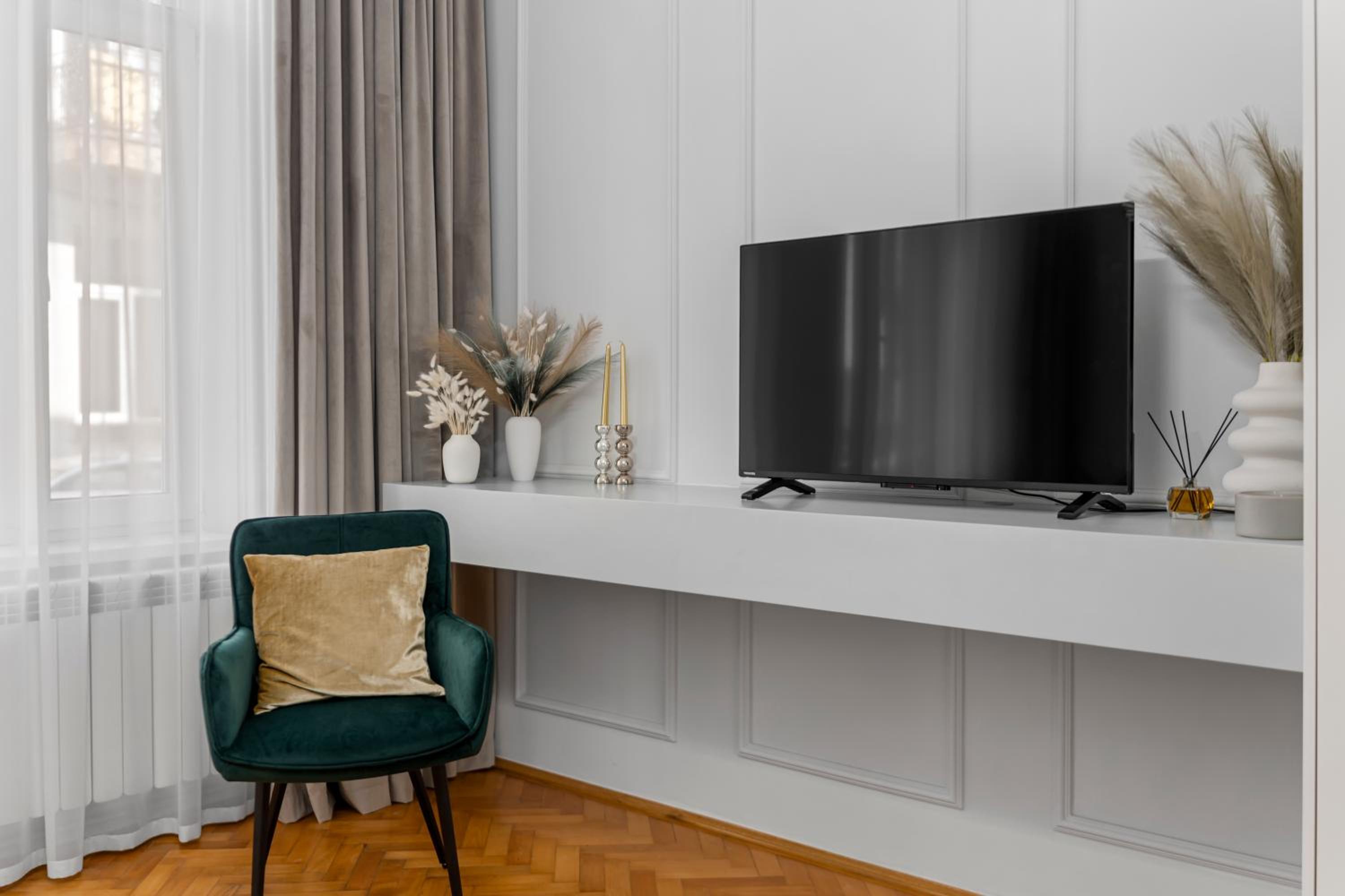 Central Luxury Apartments with Private Garden & Parking