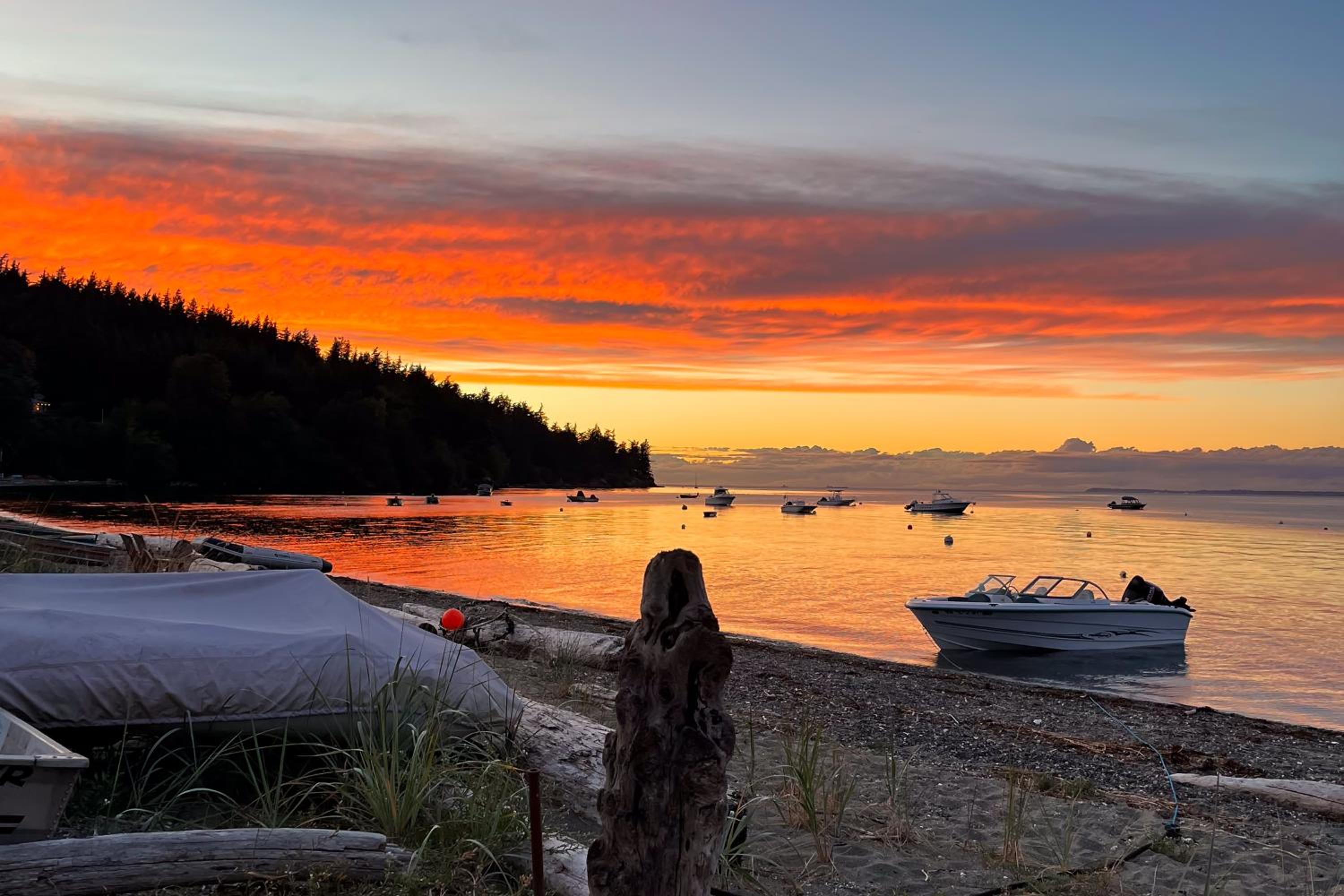 Hot Tub and Mtn Views Lummi Island Home Near Beach