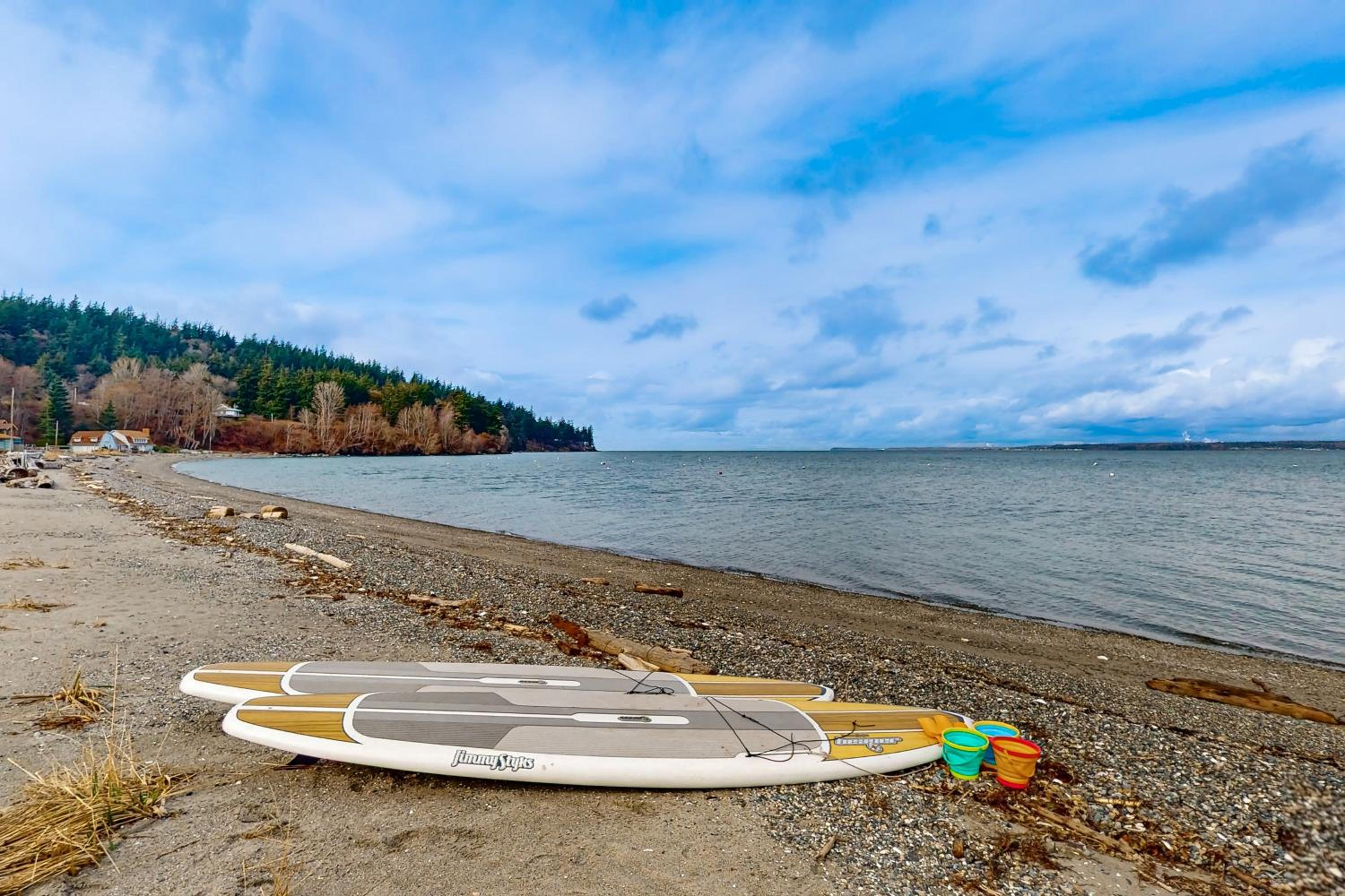 Hot Tub and Mtn Views Lummi Island Home Near Beach
