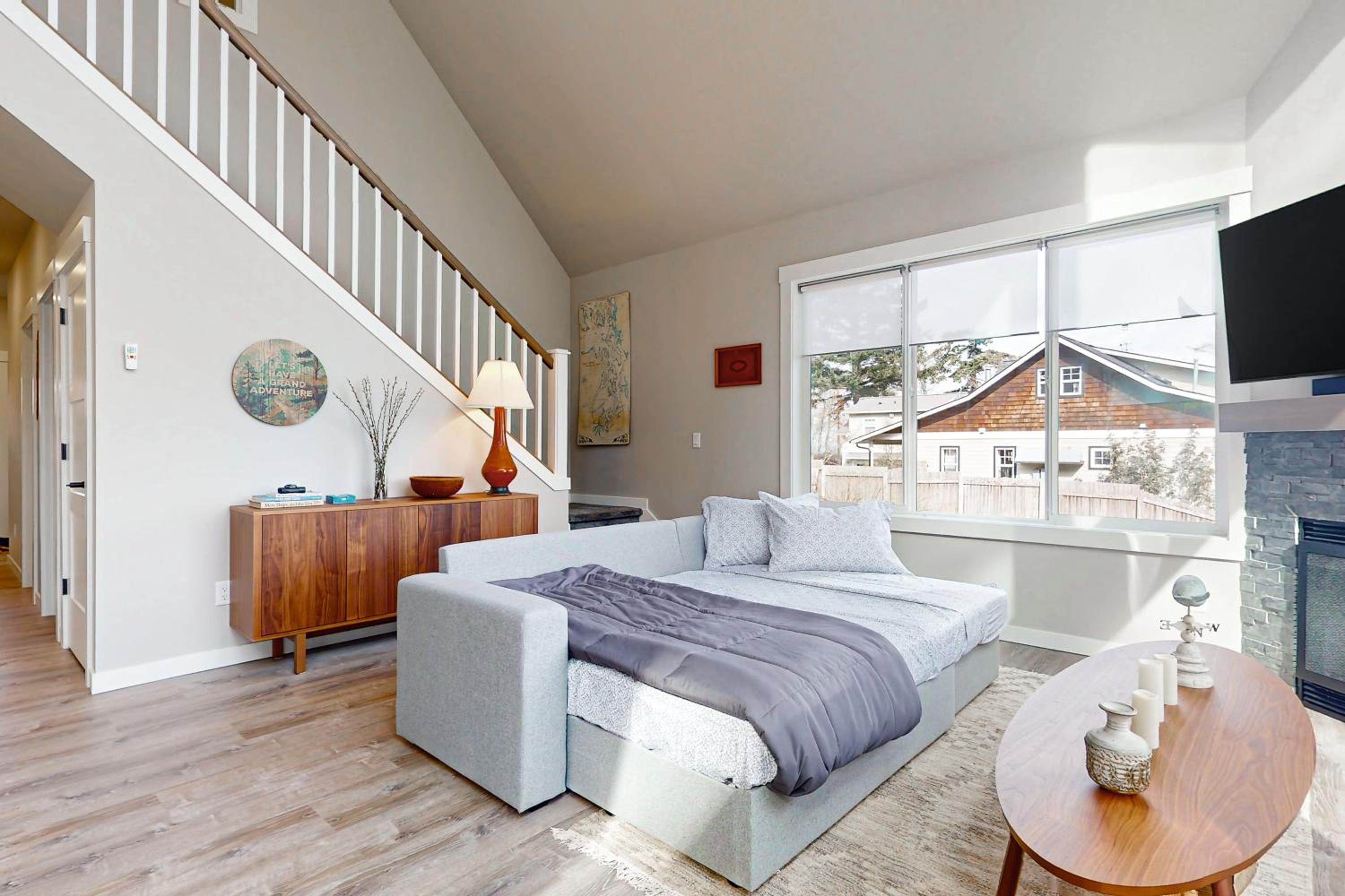 Hot Tub and Mtn Views Lummi Island Home Near Beach