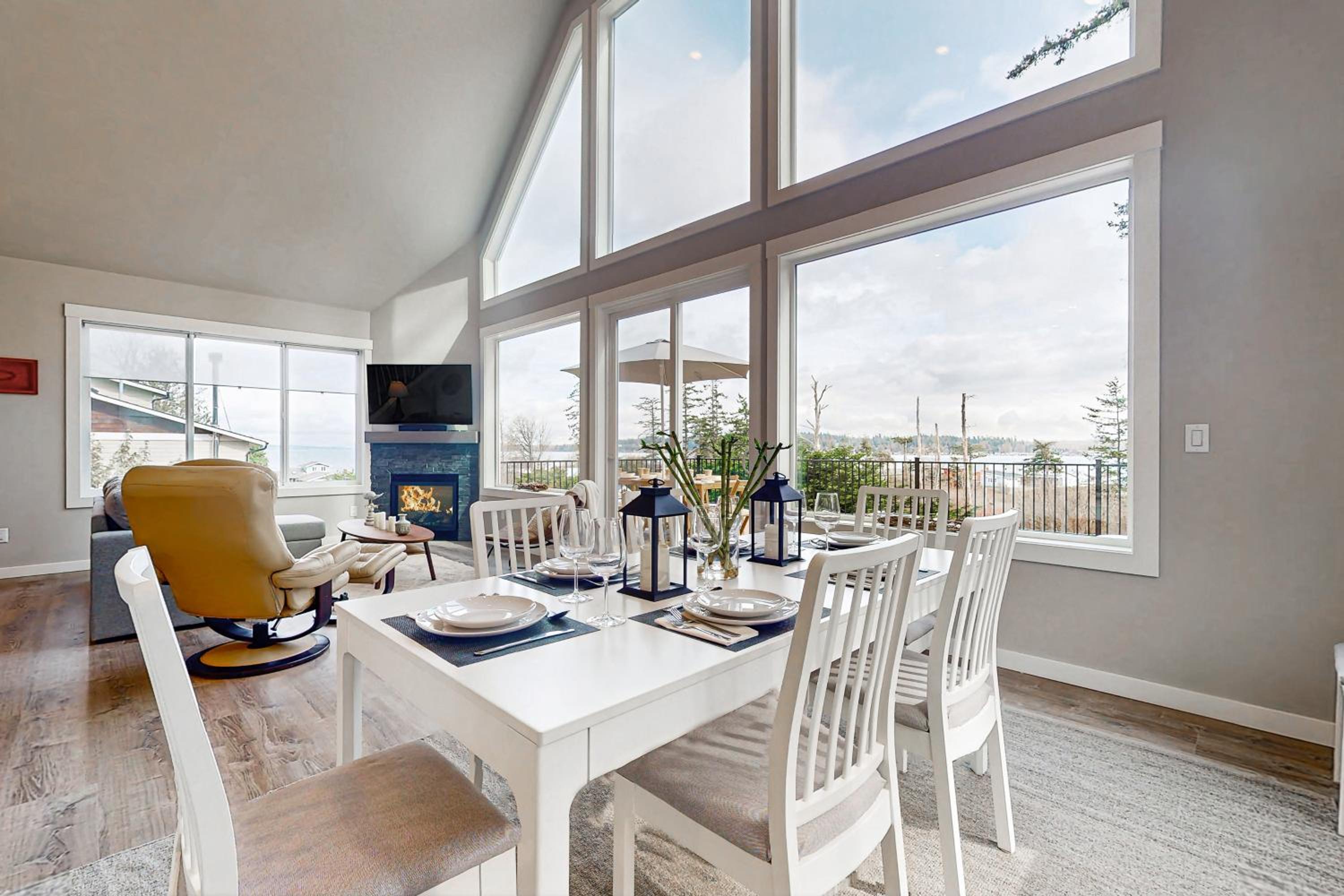 Hot Tub and Mtn Views Lummi Island Home Near Beach