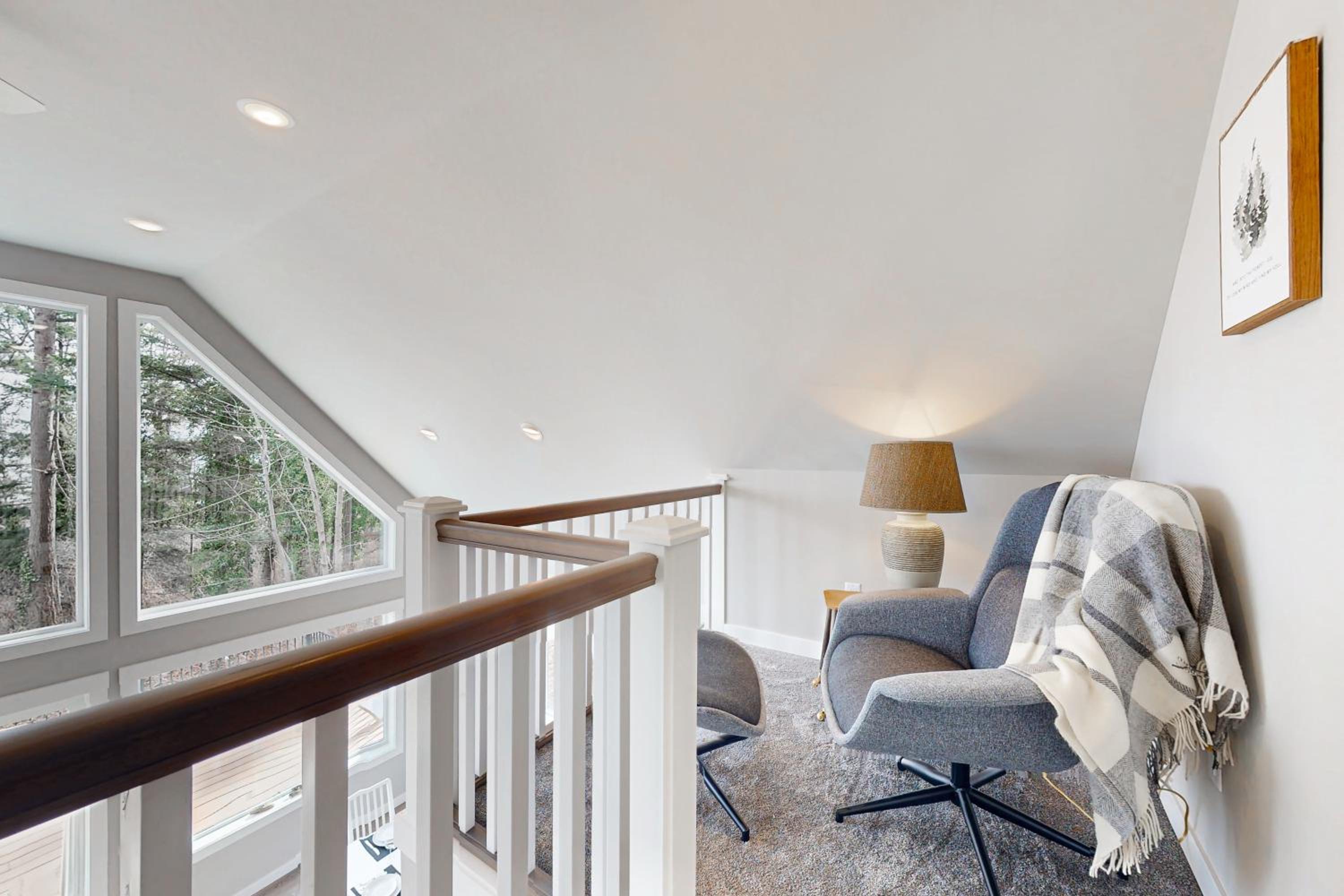 Hot Tub and Mtn Views Lummi Island Home Near Beach