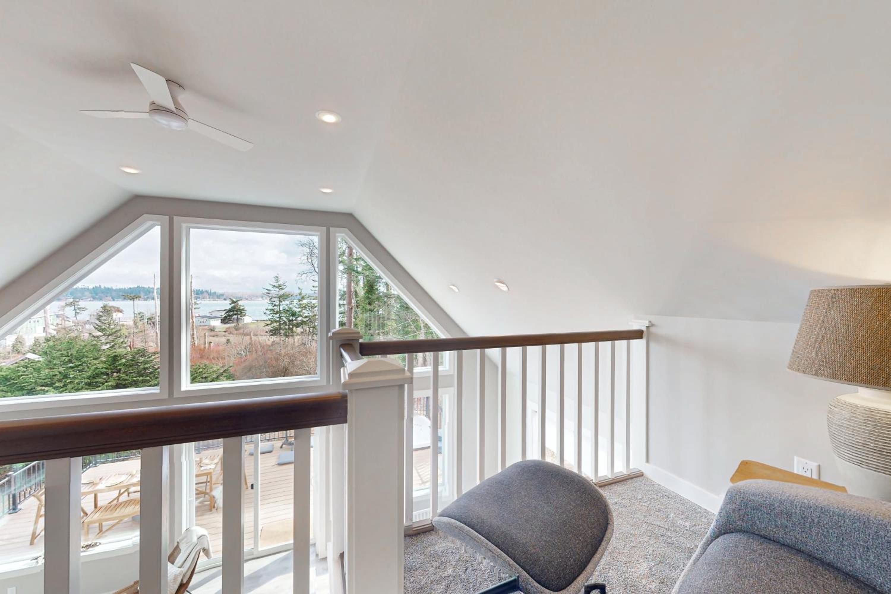 Hot Tub and Mtn Views Lummi Island Home Near Beach