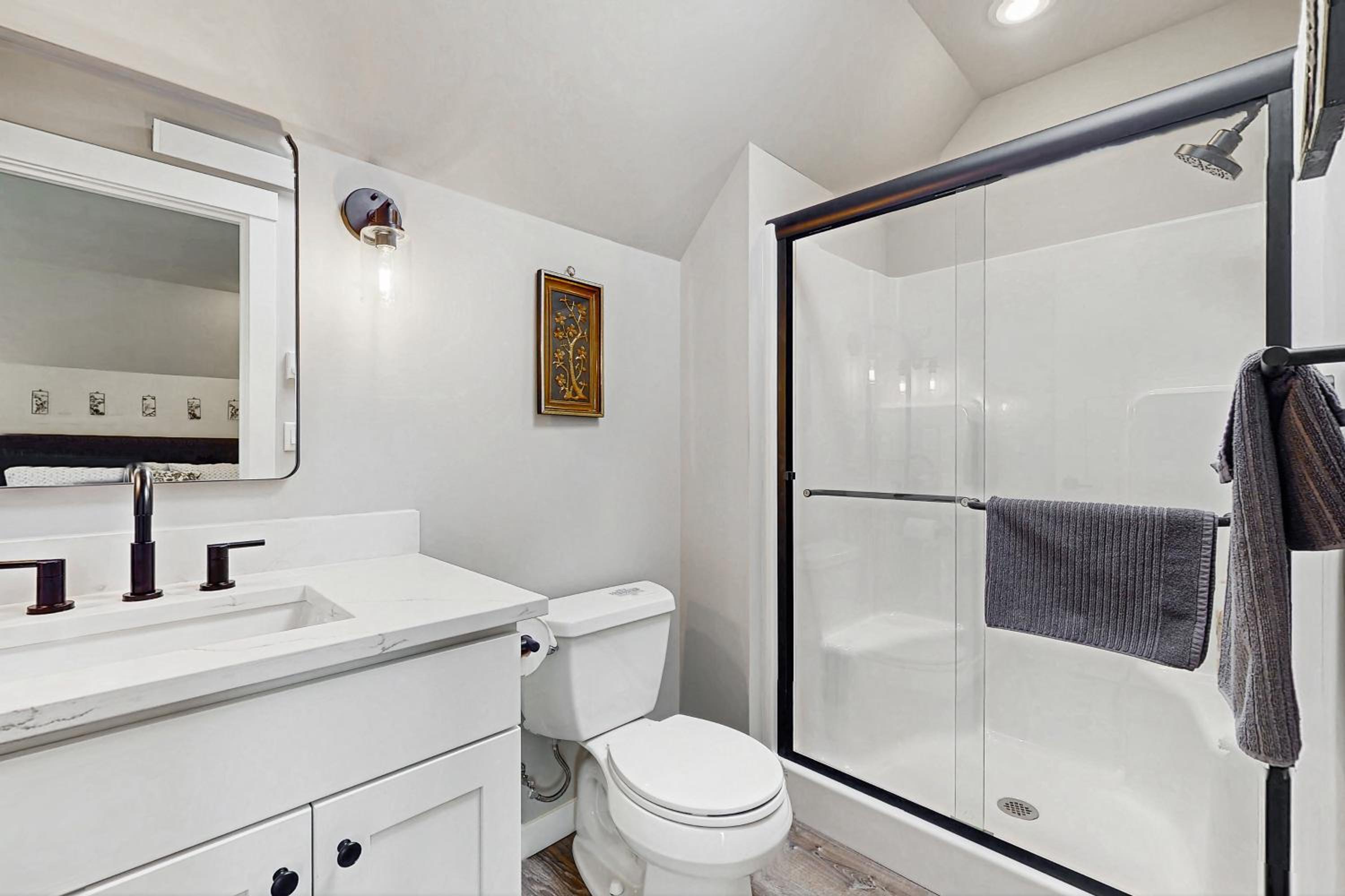 Hot Tub and Mtn Views Lummi Island Home Near Beach