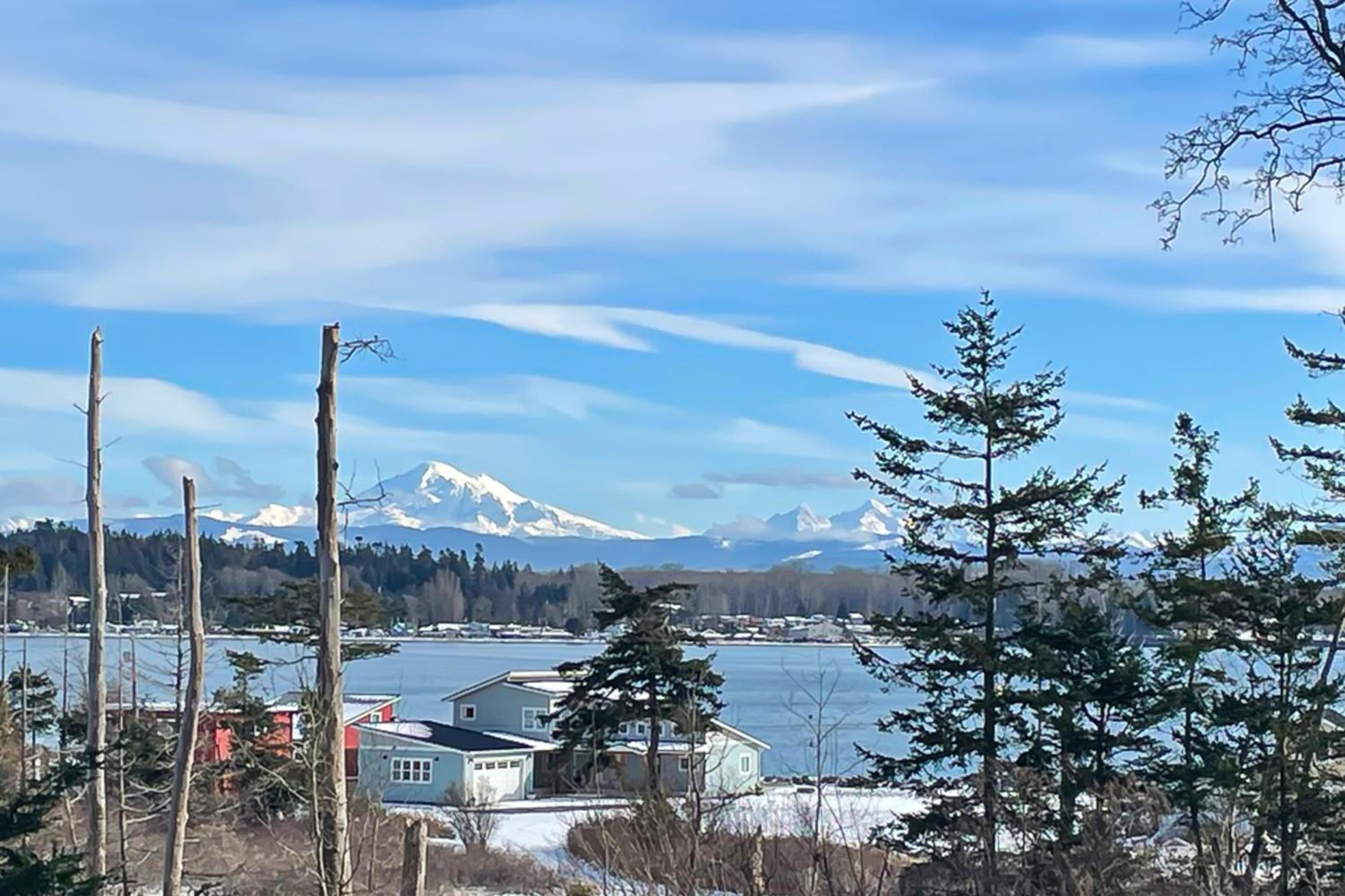 Hot Tub and Mtn Views Lummi Island Home Near Beach