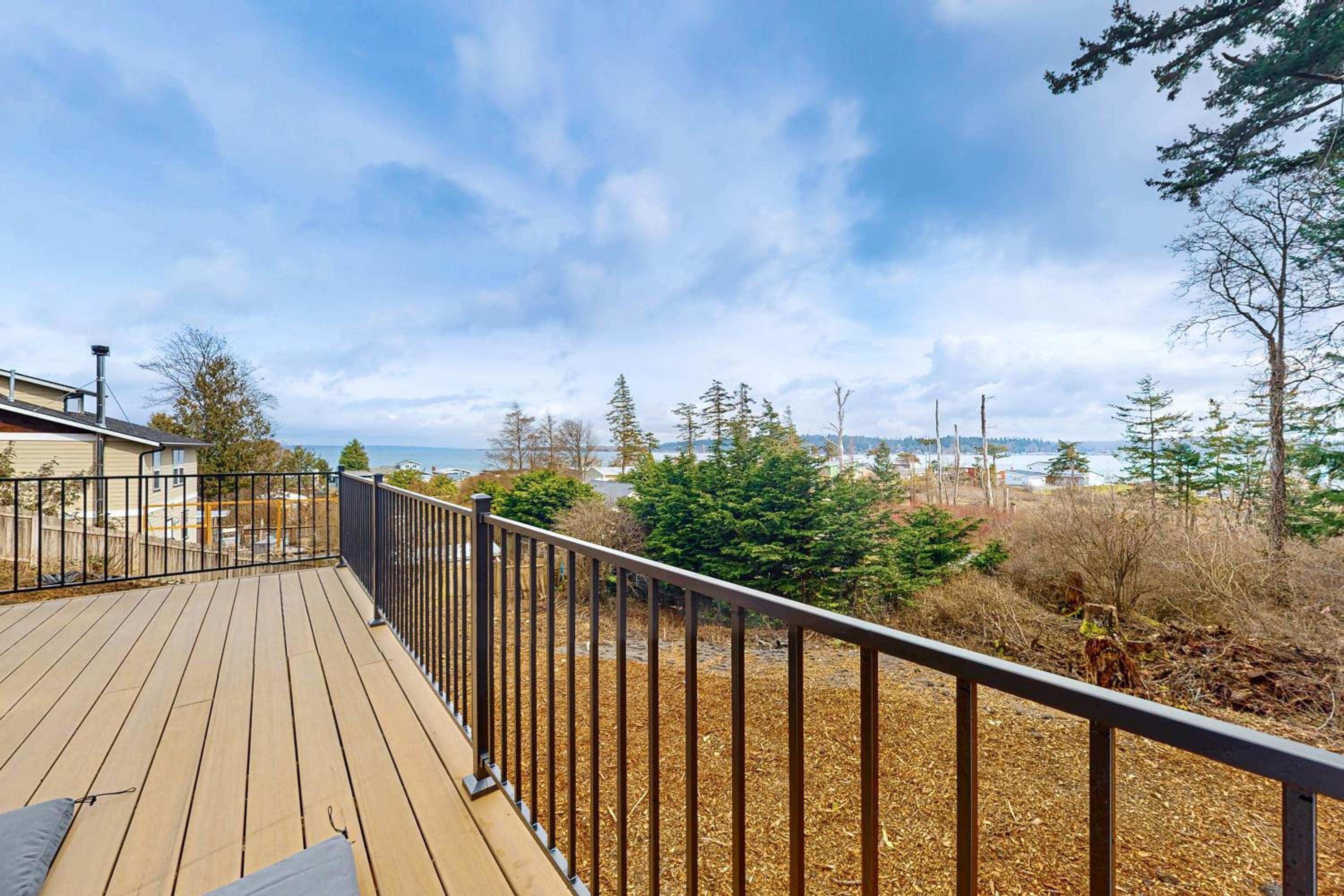 Hot Tub and Mtn Views Lummi Island Home Near Beach