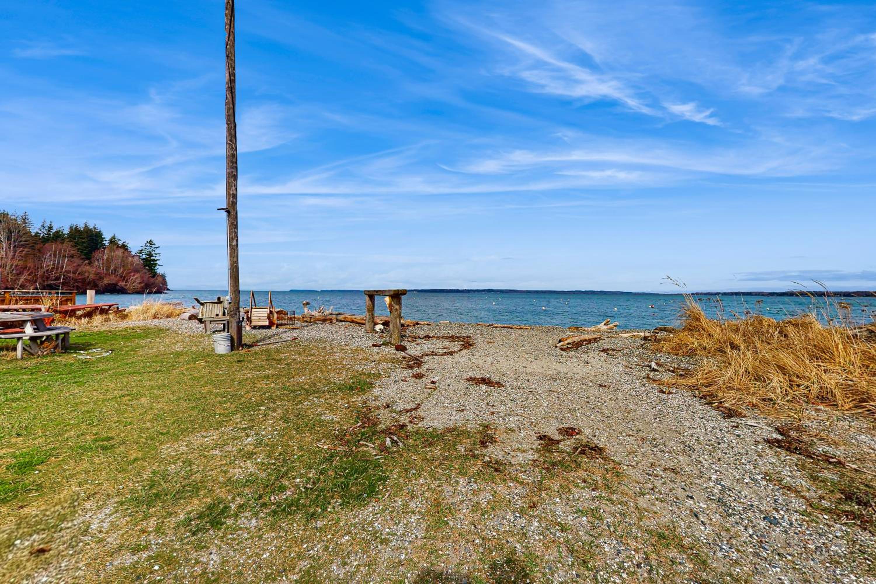 Hot Tub and Mtn Views Lummi Island Home Near Beach