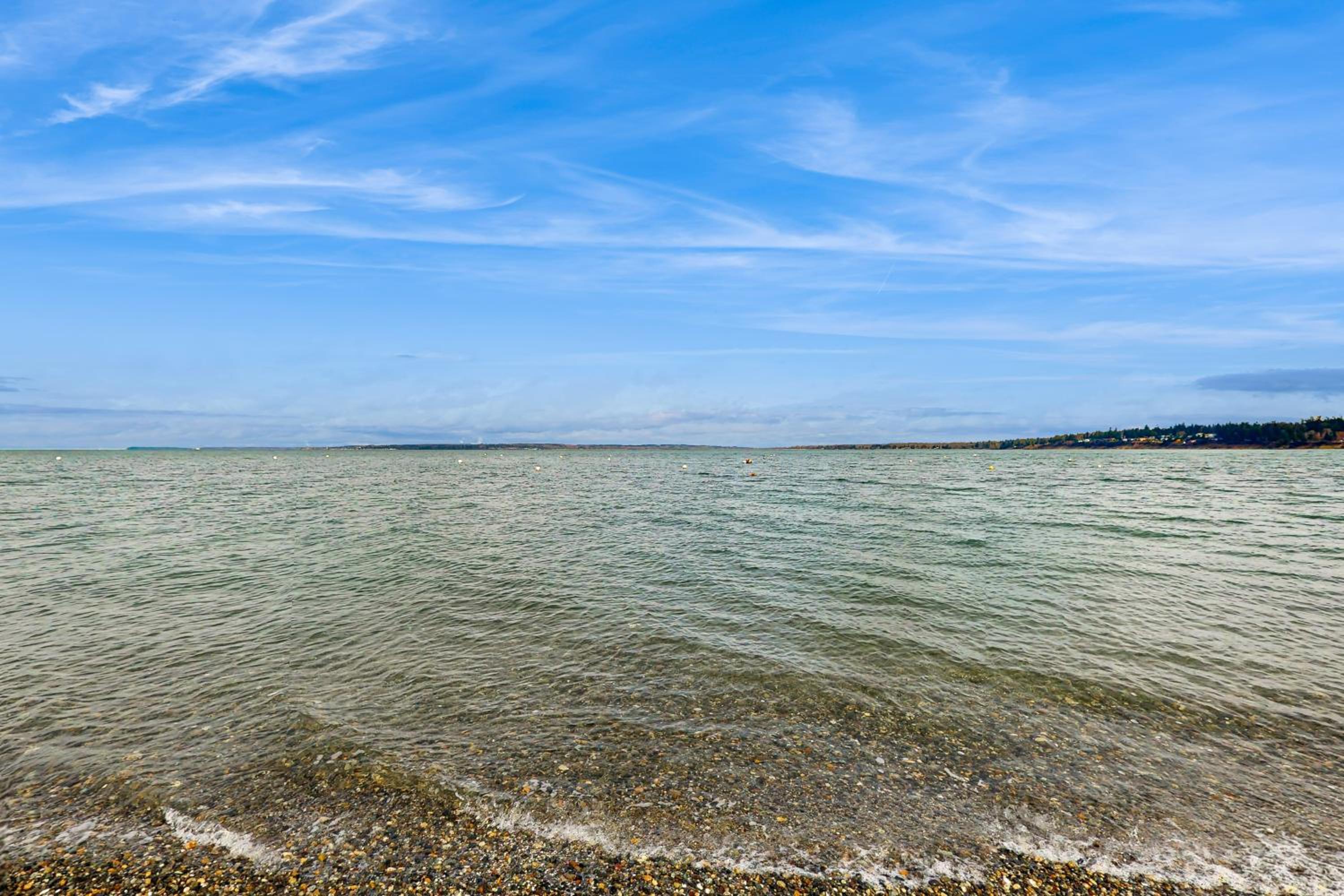 Hot Tub and Mtn Views Lummi Island Home Near Beach