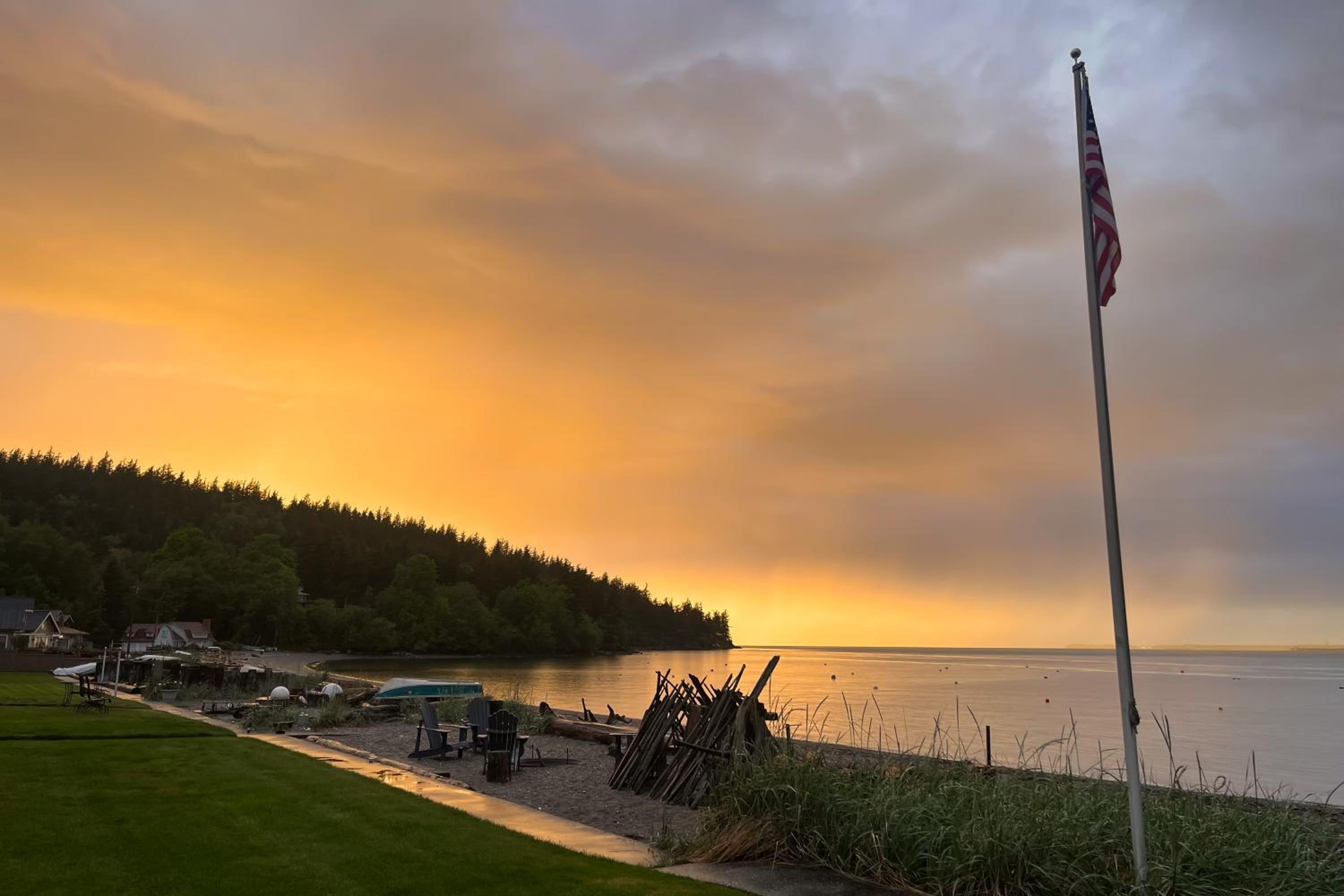 Hot Tub and Mtn Views Lummi Island Home Near Beach
