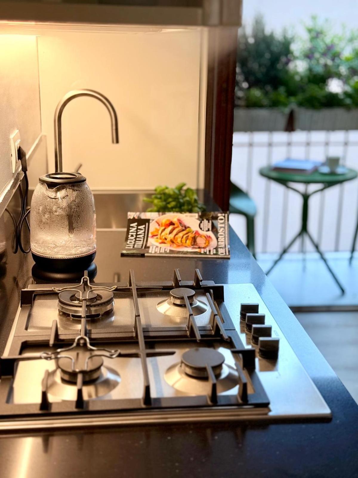 Casa Estia - MiCo, Fiera Milano, CityLife, San Siro, Metro 2 min - Refined Historic Apartment