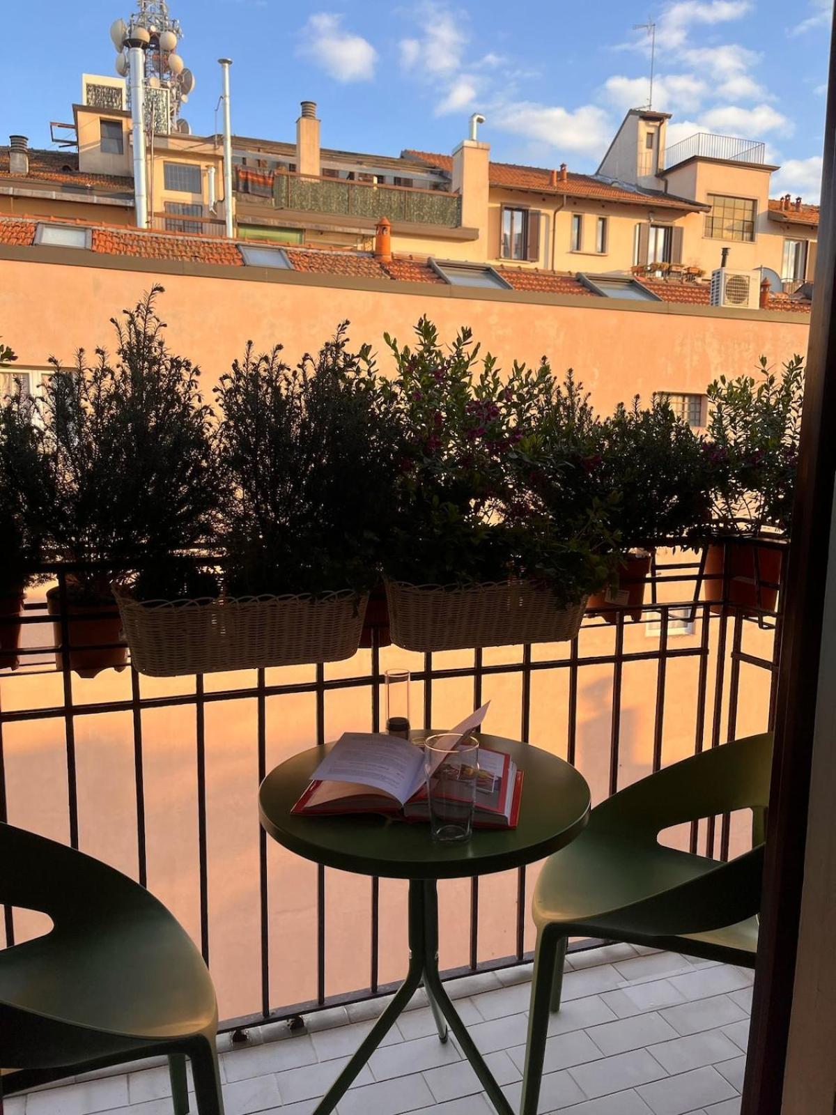 Casa Estia - MiCo, Fiera Milano, CityLife, San Siro, Metro 2 min - Refined Historic Apartment