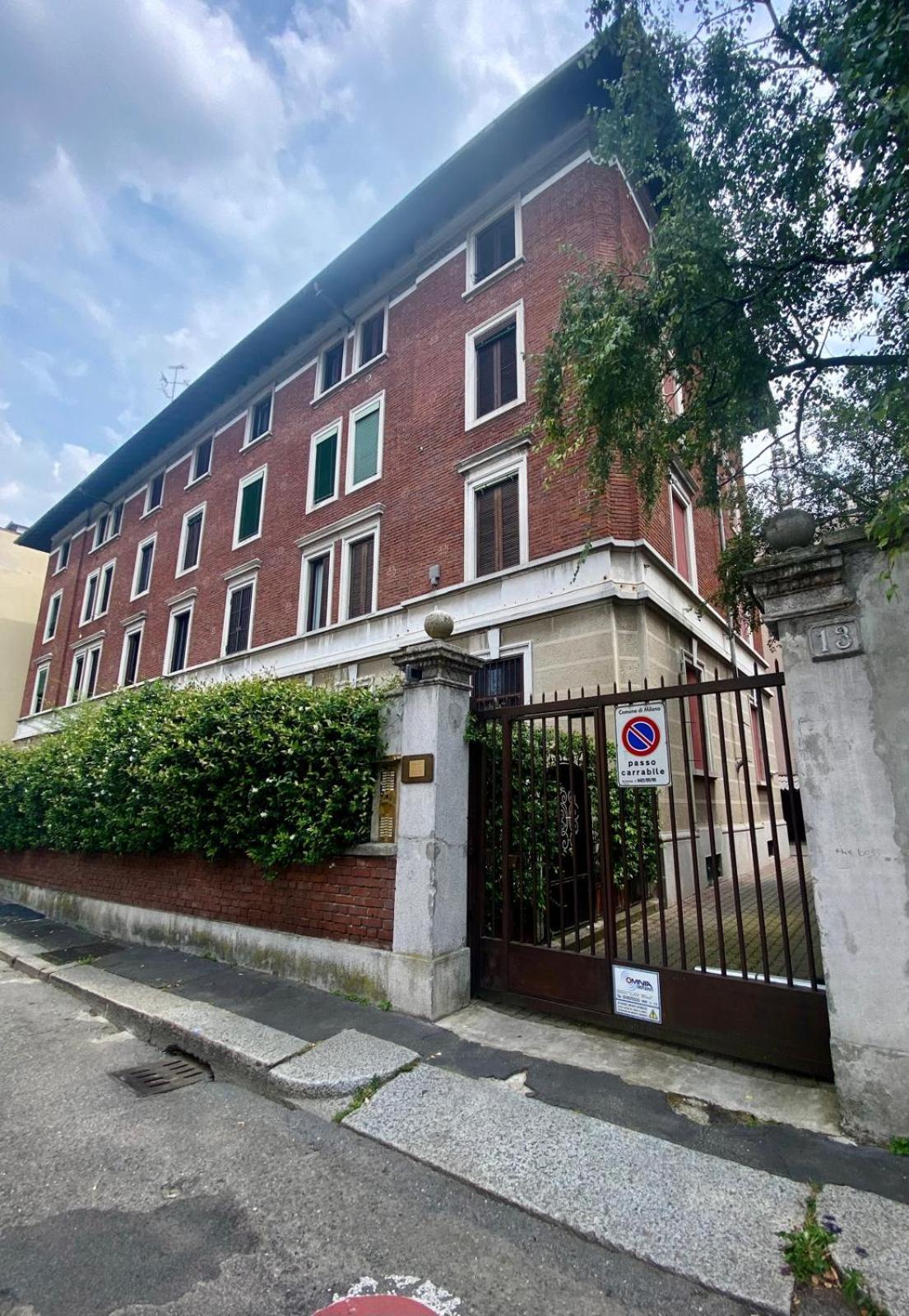 Casa Estia - MiCo, Fiera Milano, CityLife, San Siro, Metro 2 min - Refined Historic Apartment