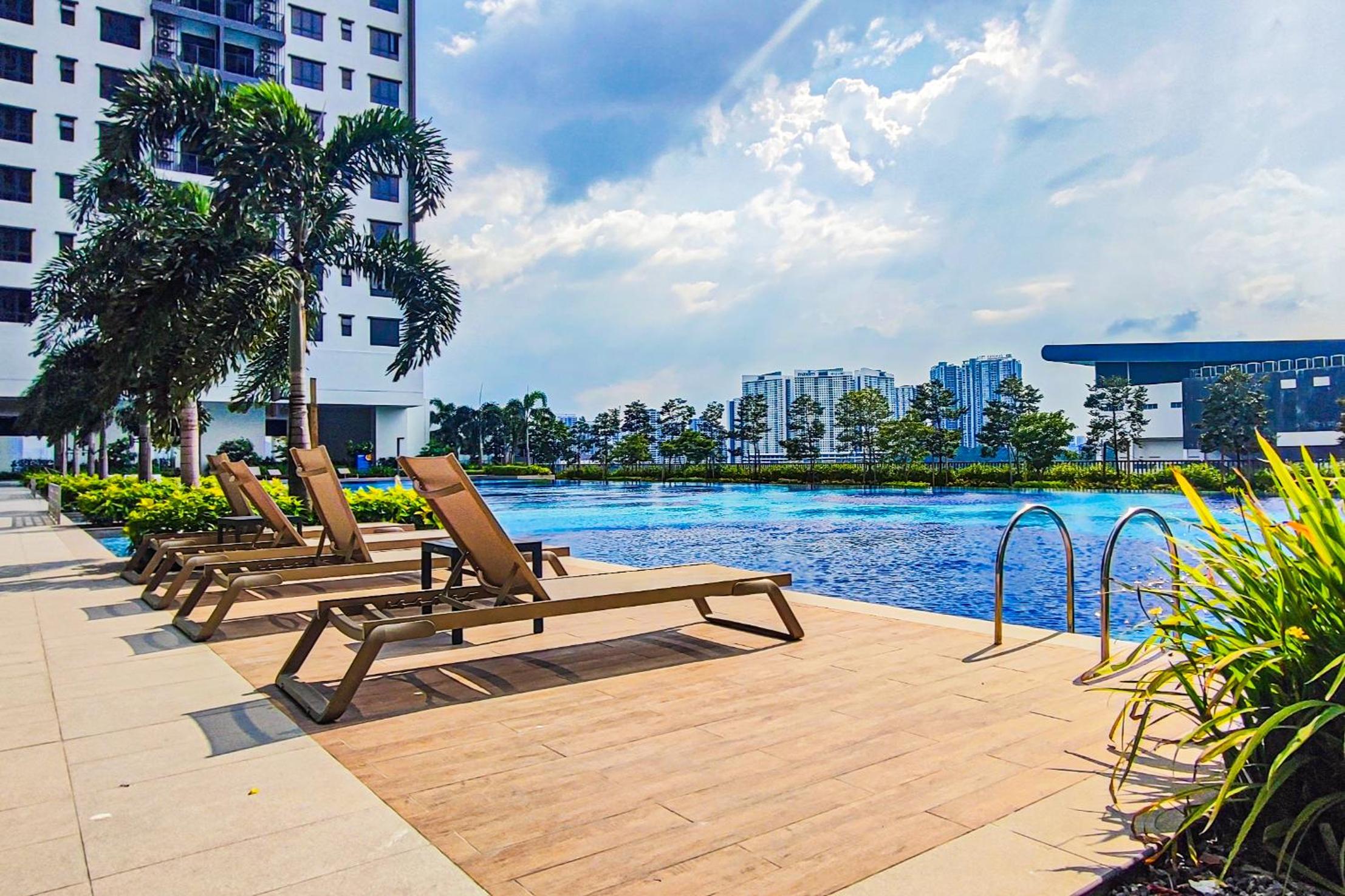 Luxury Pool at M-Luna by HCK