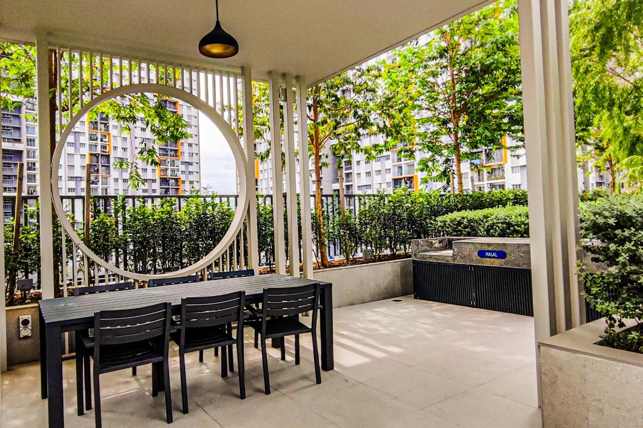 Luxury Pool at M-Luna by HCK