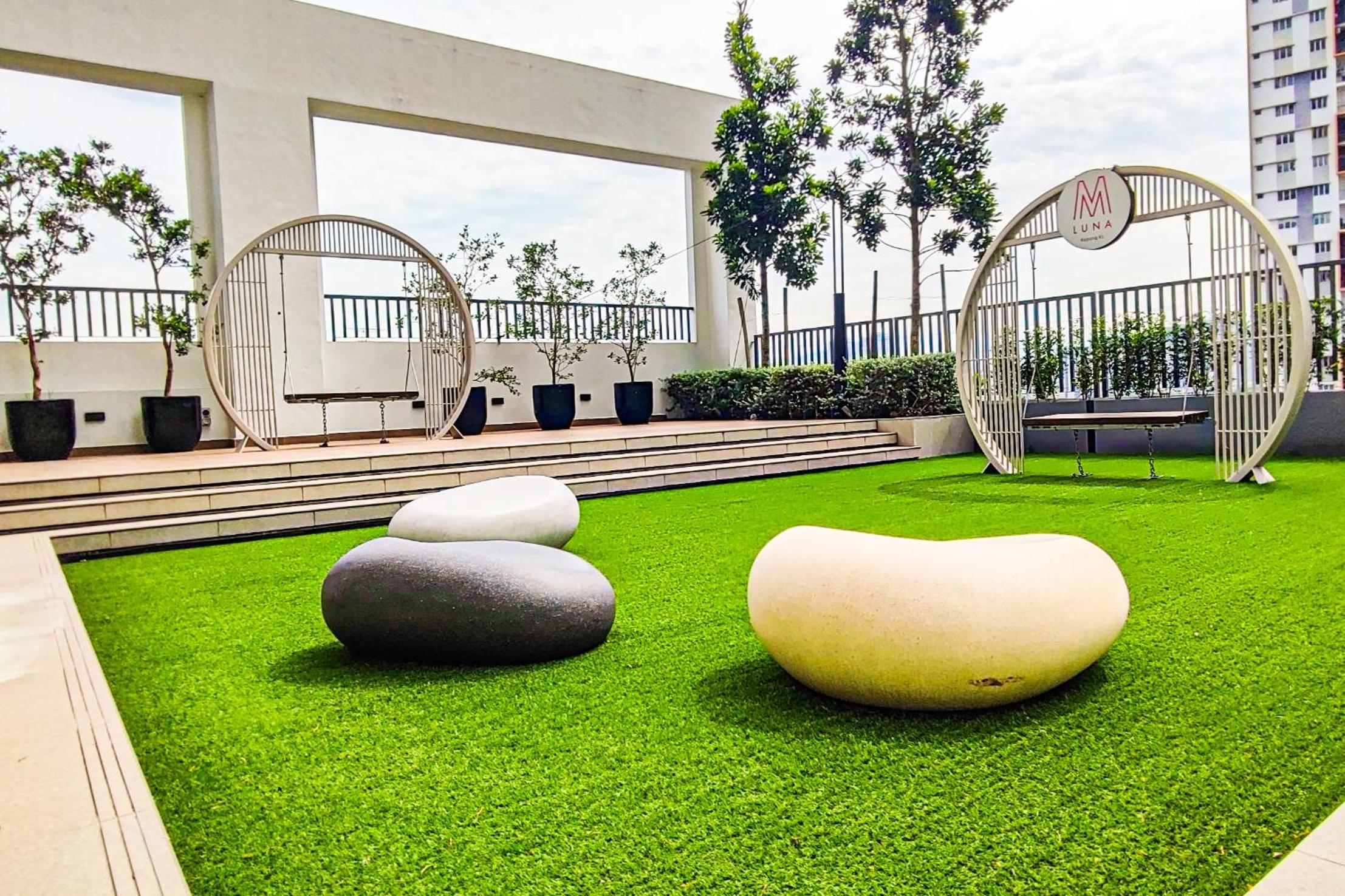 Luxury Pool at M-Luna by HCK