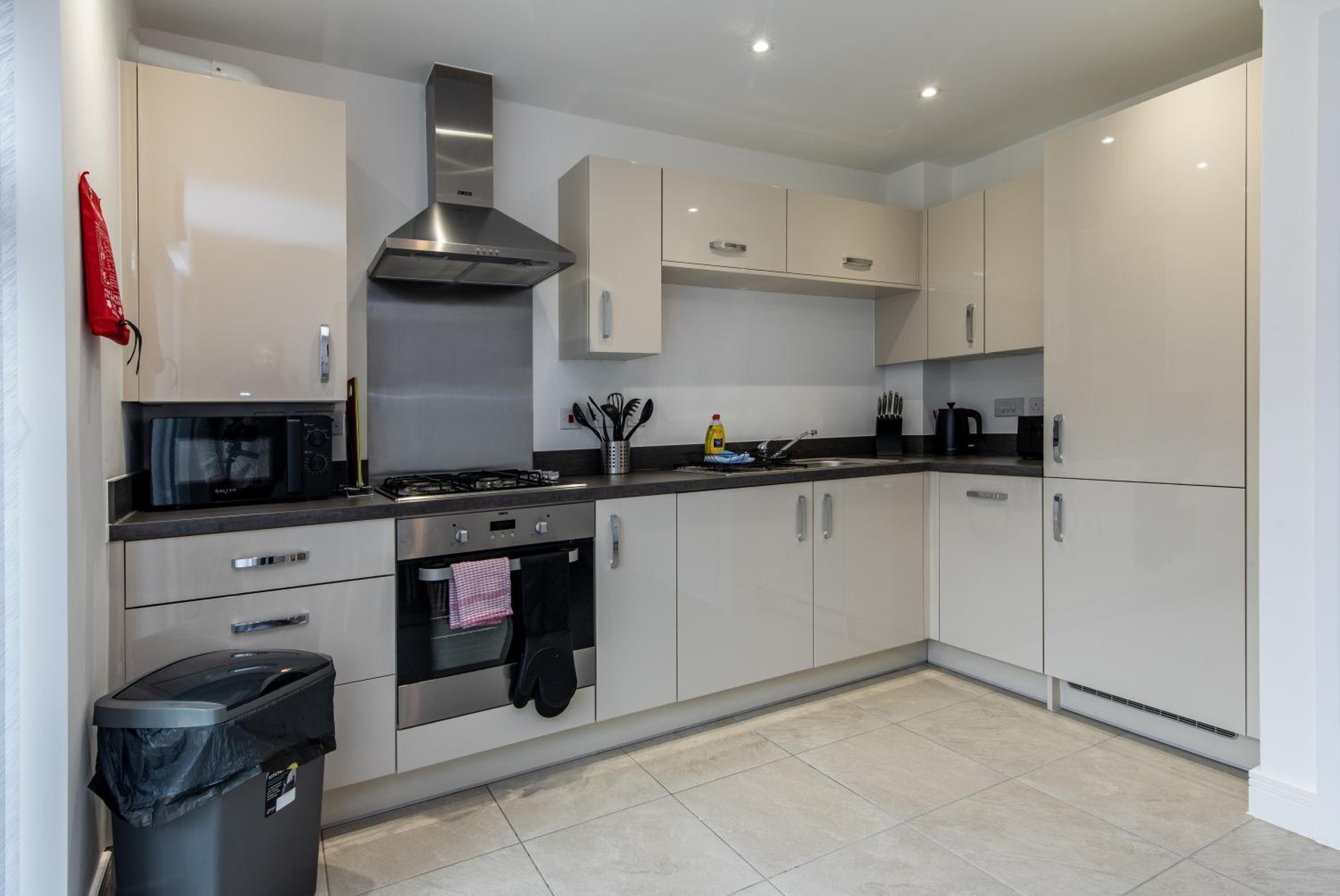 2-Bed Home in Quiet Neighborhood with Parking & Wifi
