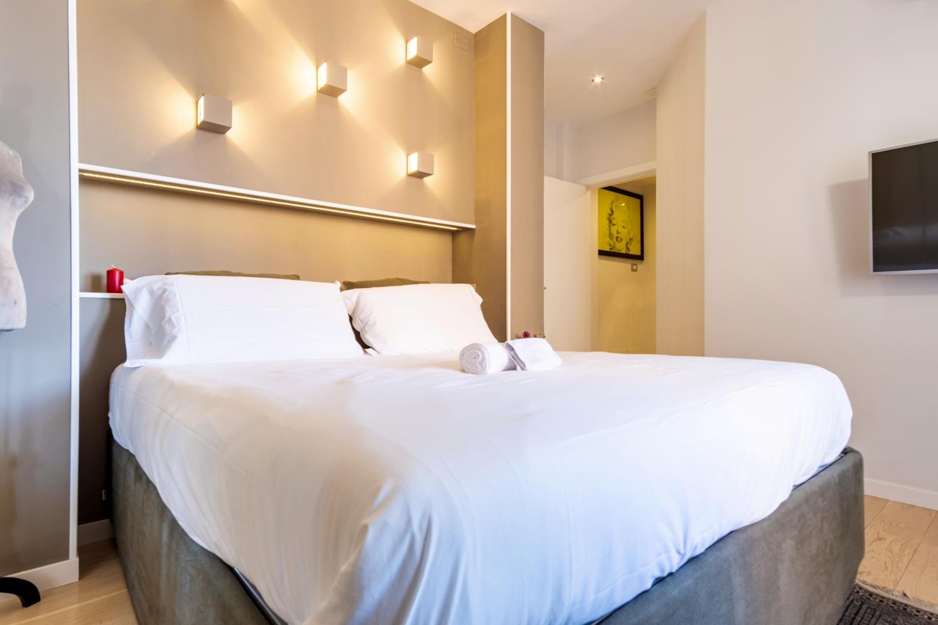 Elegantis Penthouse in the Heart of Rome With Private Terrace and View