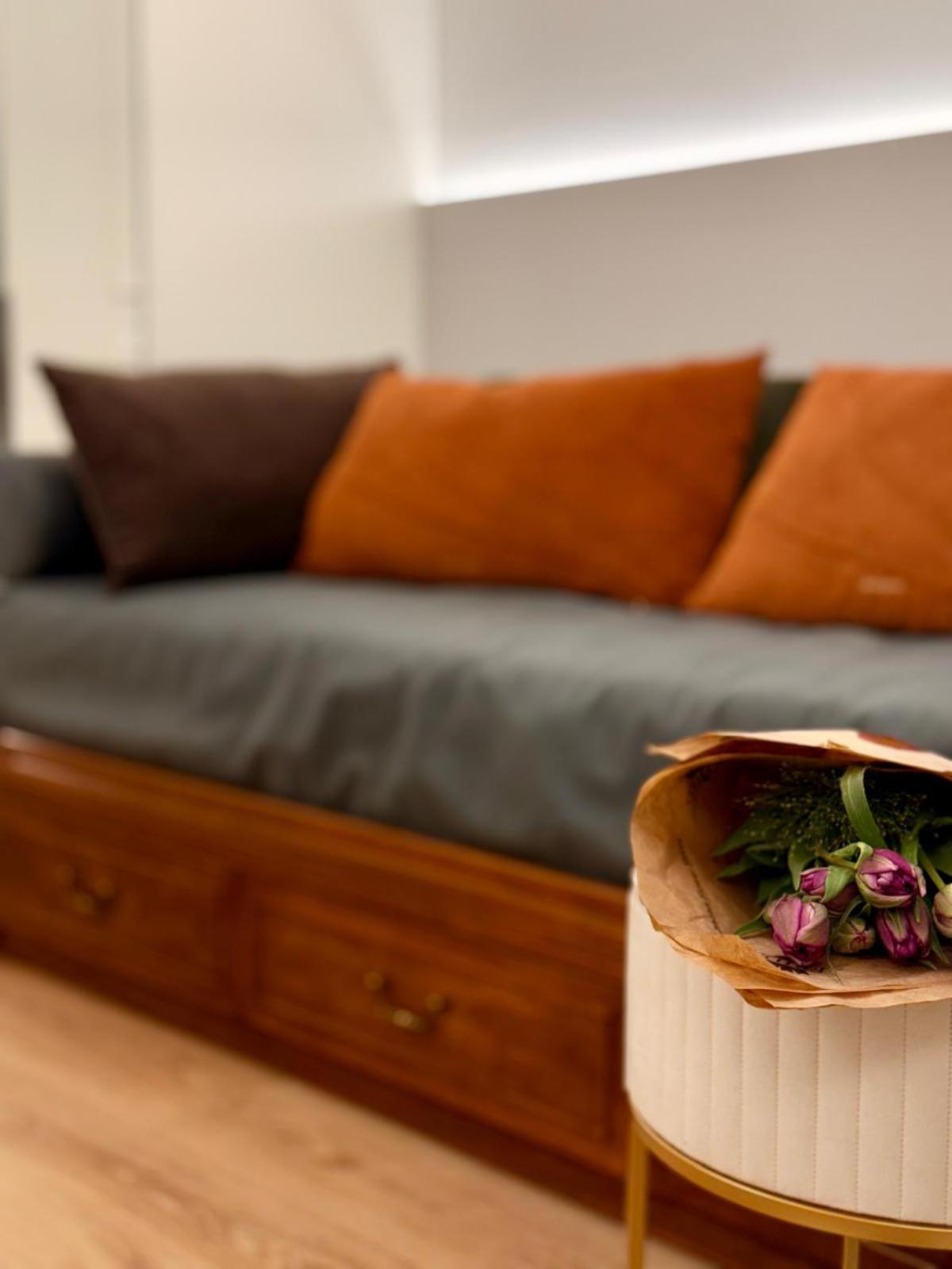 Casa Estia - MiCo, Fiera Milano, CityLife, San Siro, Metro 2 min - Refined Historic Apartment