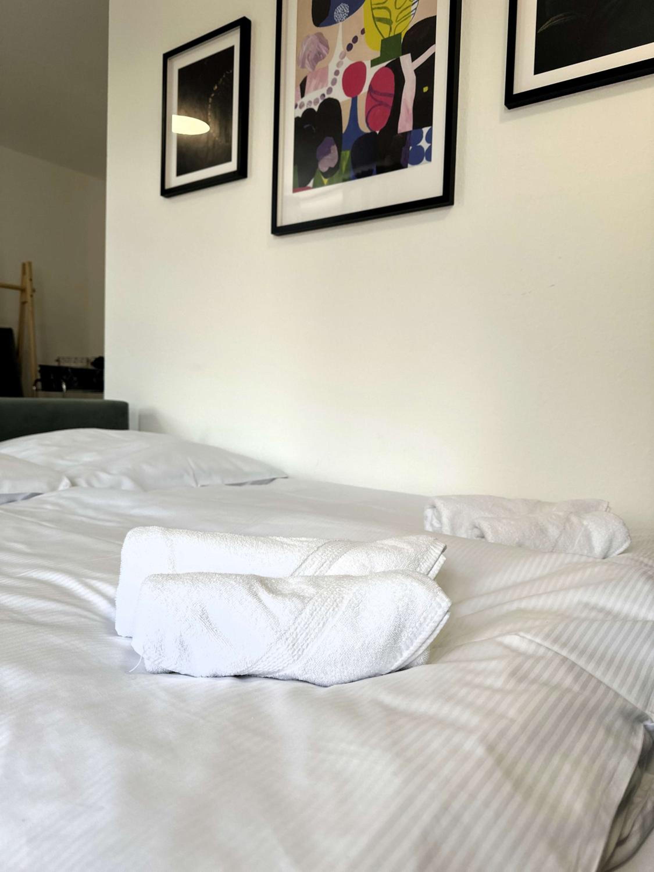 AMAO Mantis - Design Apartment - City Center - King-Size Bed - Parking - Storchenturm - bis 10 Pers 2Whg