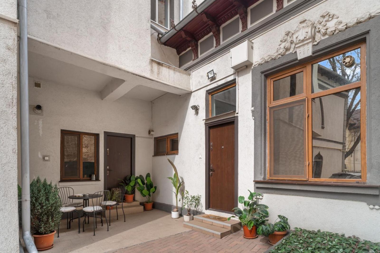 Central Luxury Apartments with Private Garden & Parking