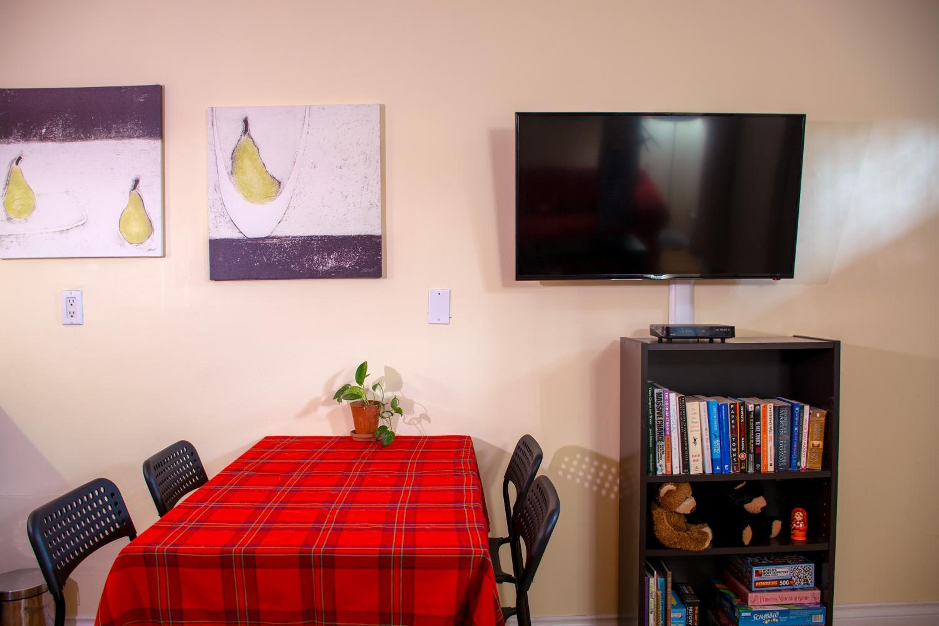 Calm, cozy, urban, family-friendly stay
