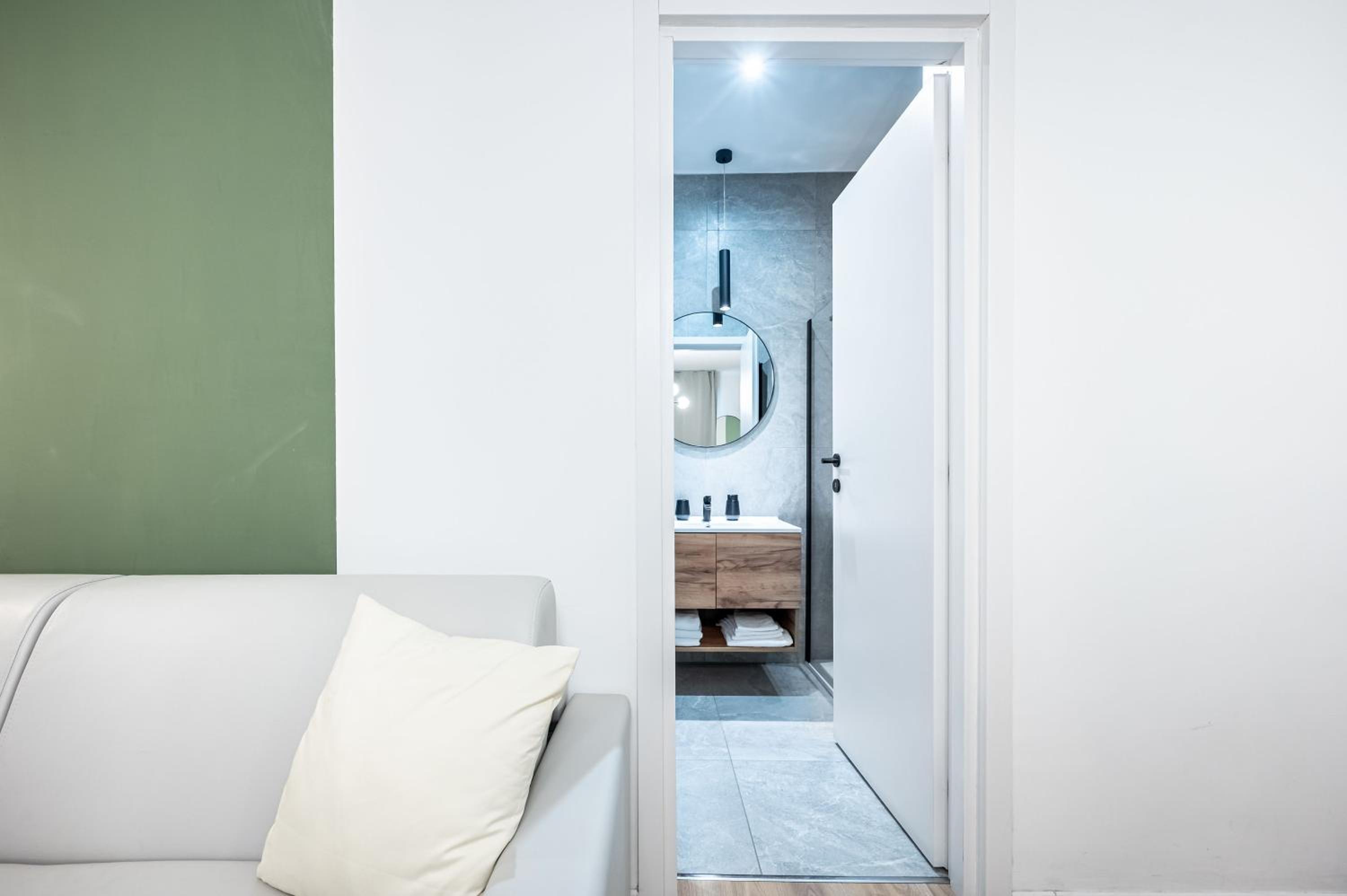 - NumberZ - Rooms Apartments and Suites with Wi-Fi and AC