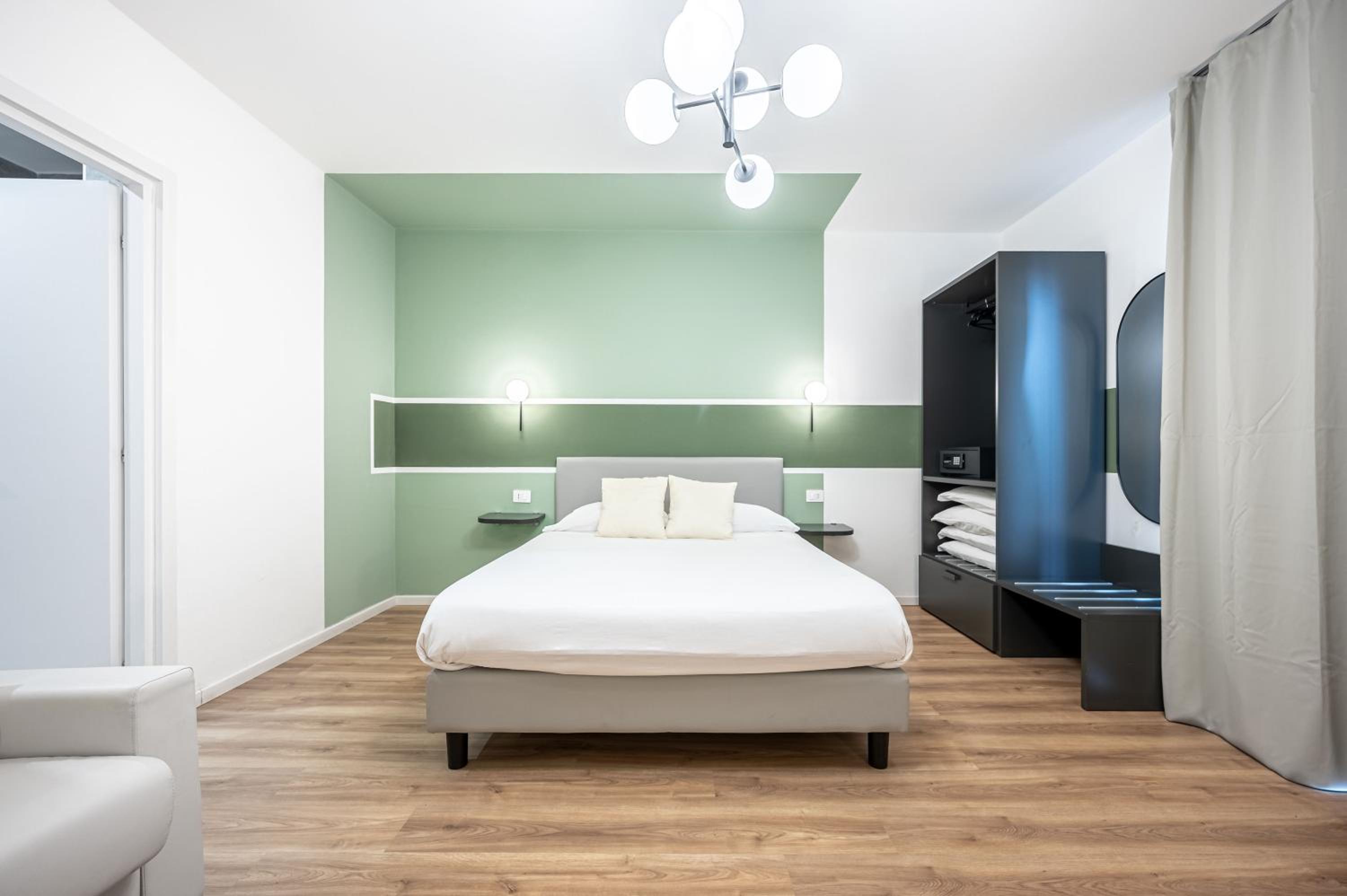 - NumberZ - Rooms Apartments and Suites with Wi-Fi and AC