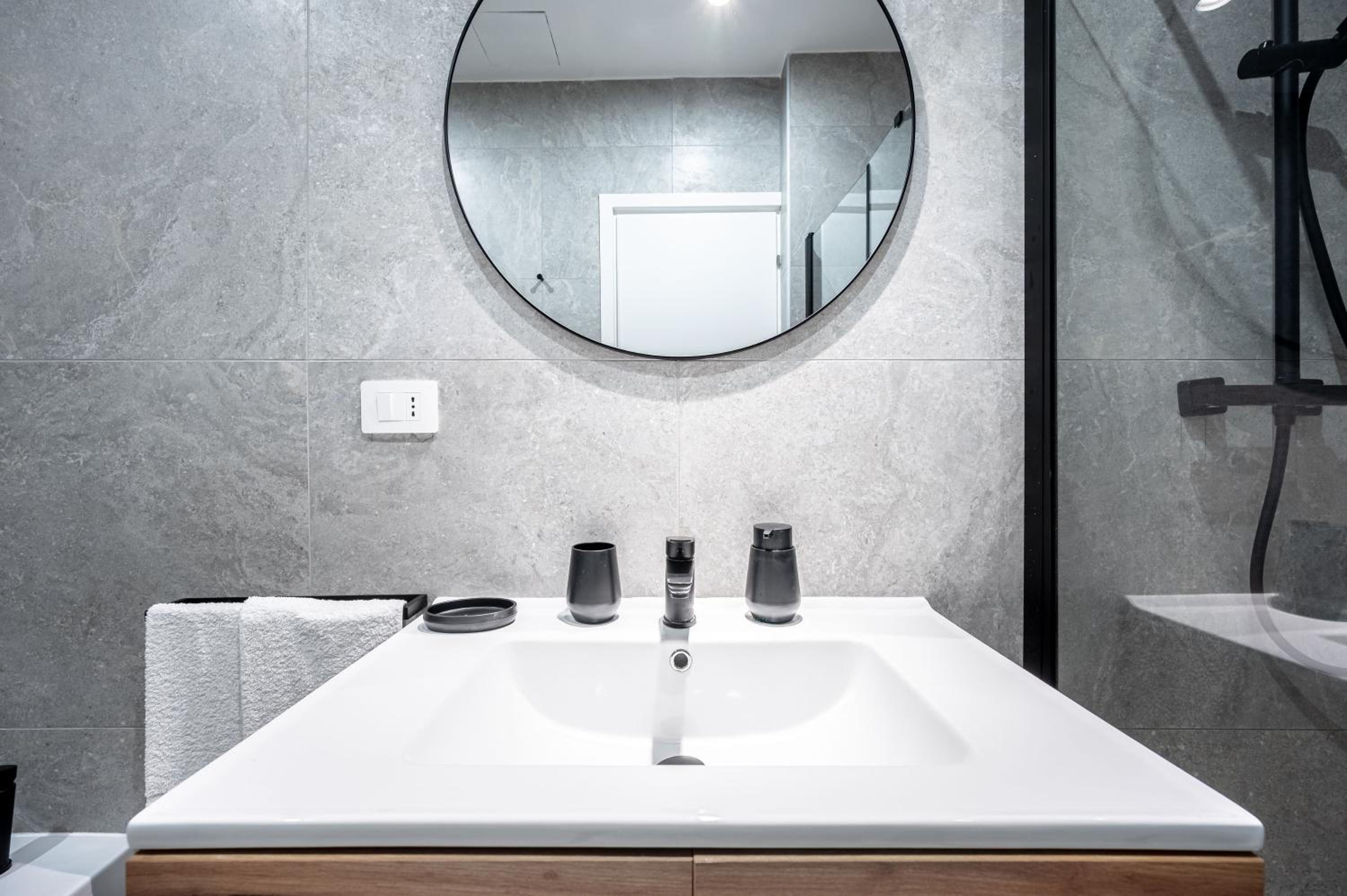 - NumberZ - Rooms Apartments and Suites with Wi-Fi and AC