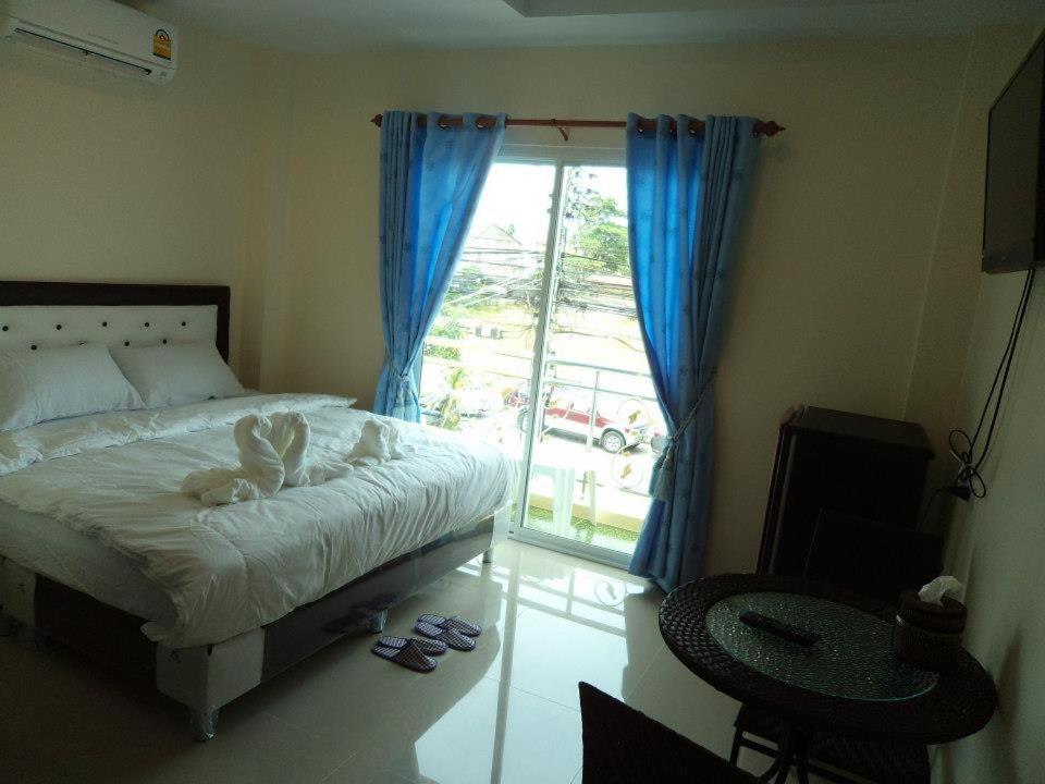 Photo 8