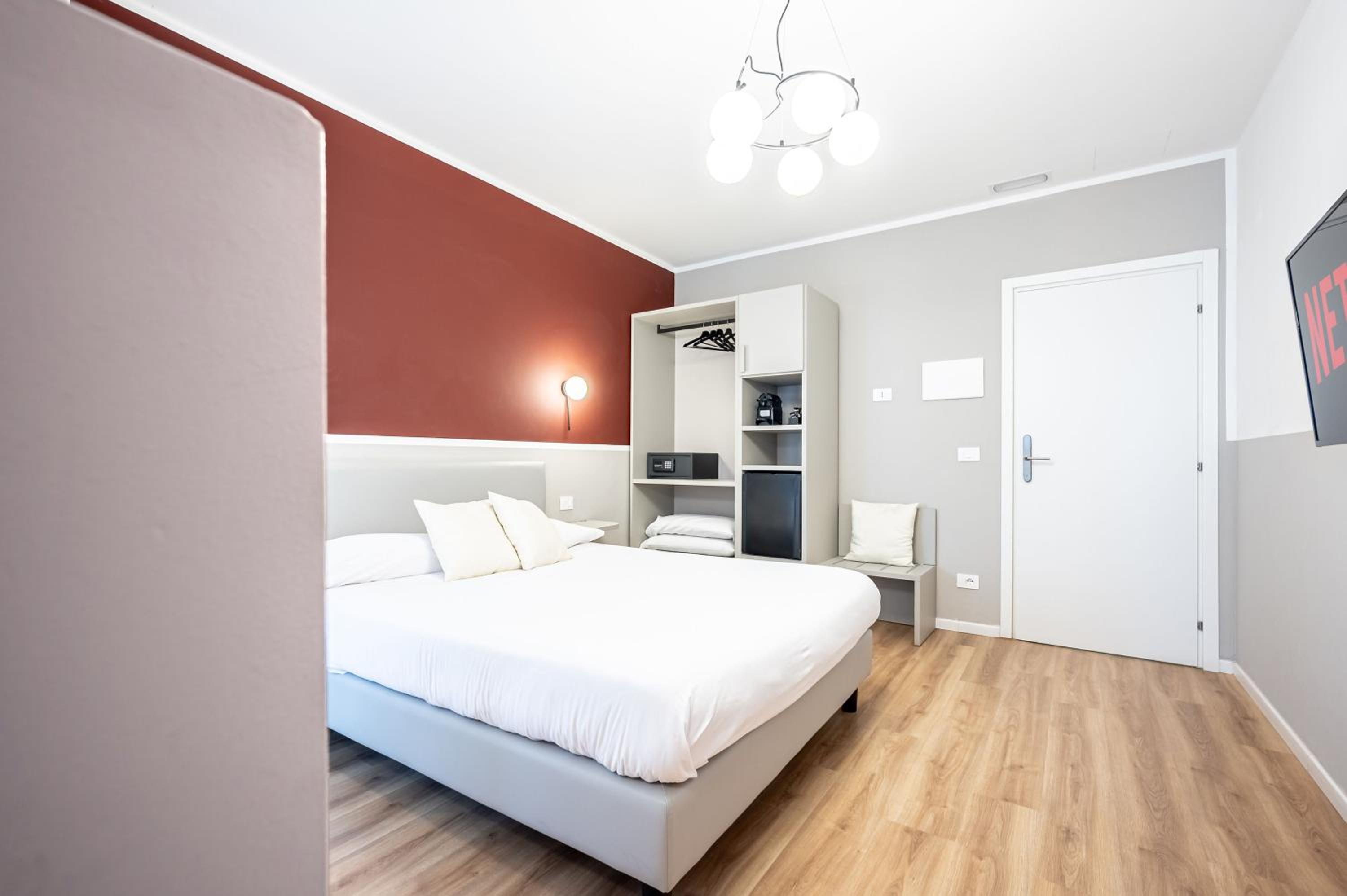 - NumberZ - Rooms Apartments and Suites with Wi-Fi and AC