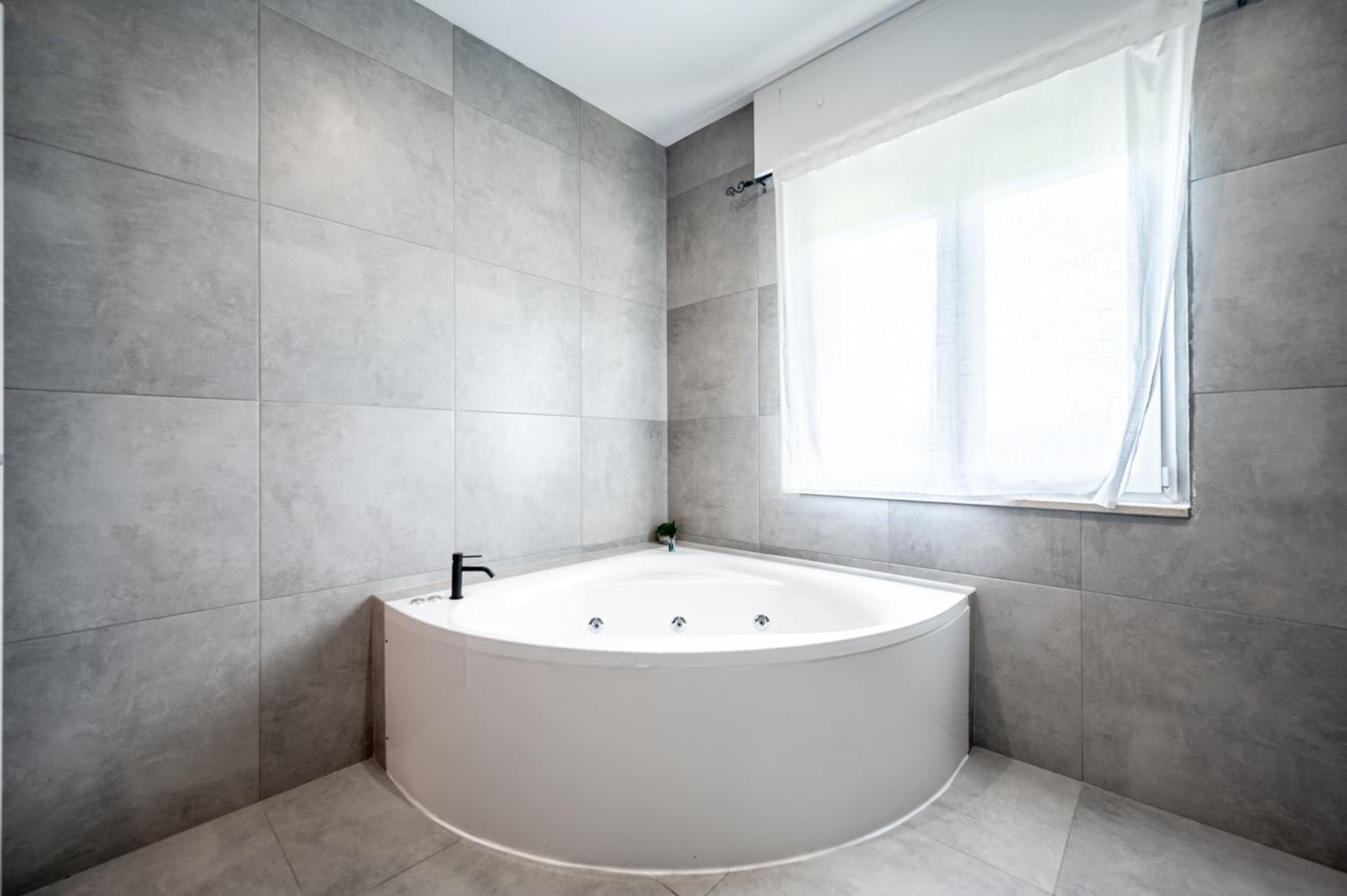 - NumberZ - Rooms Apartments and Suites with Wi-Fi and AC