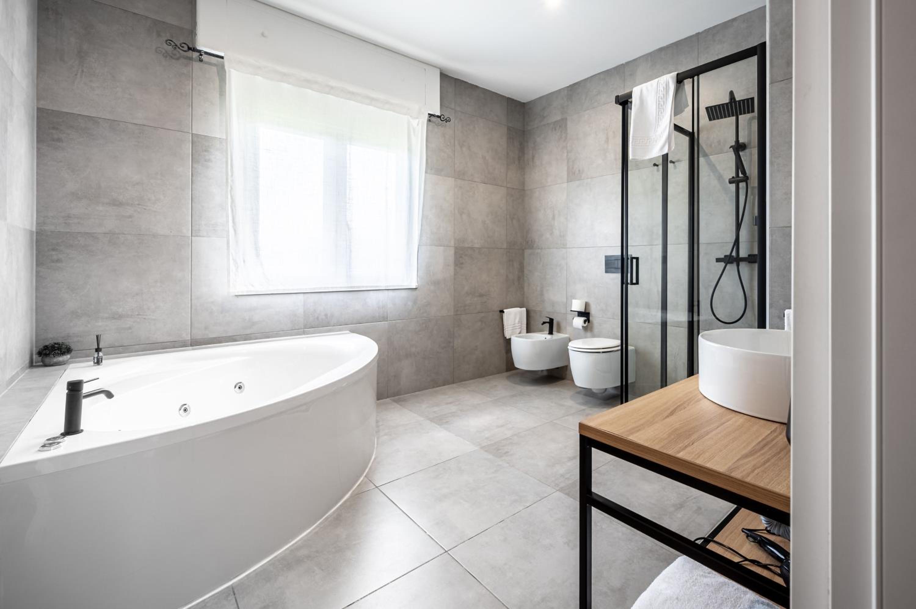 - NumberZ - Rooms Apartments and Suites with Wi-Fi and AC