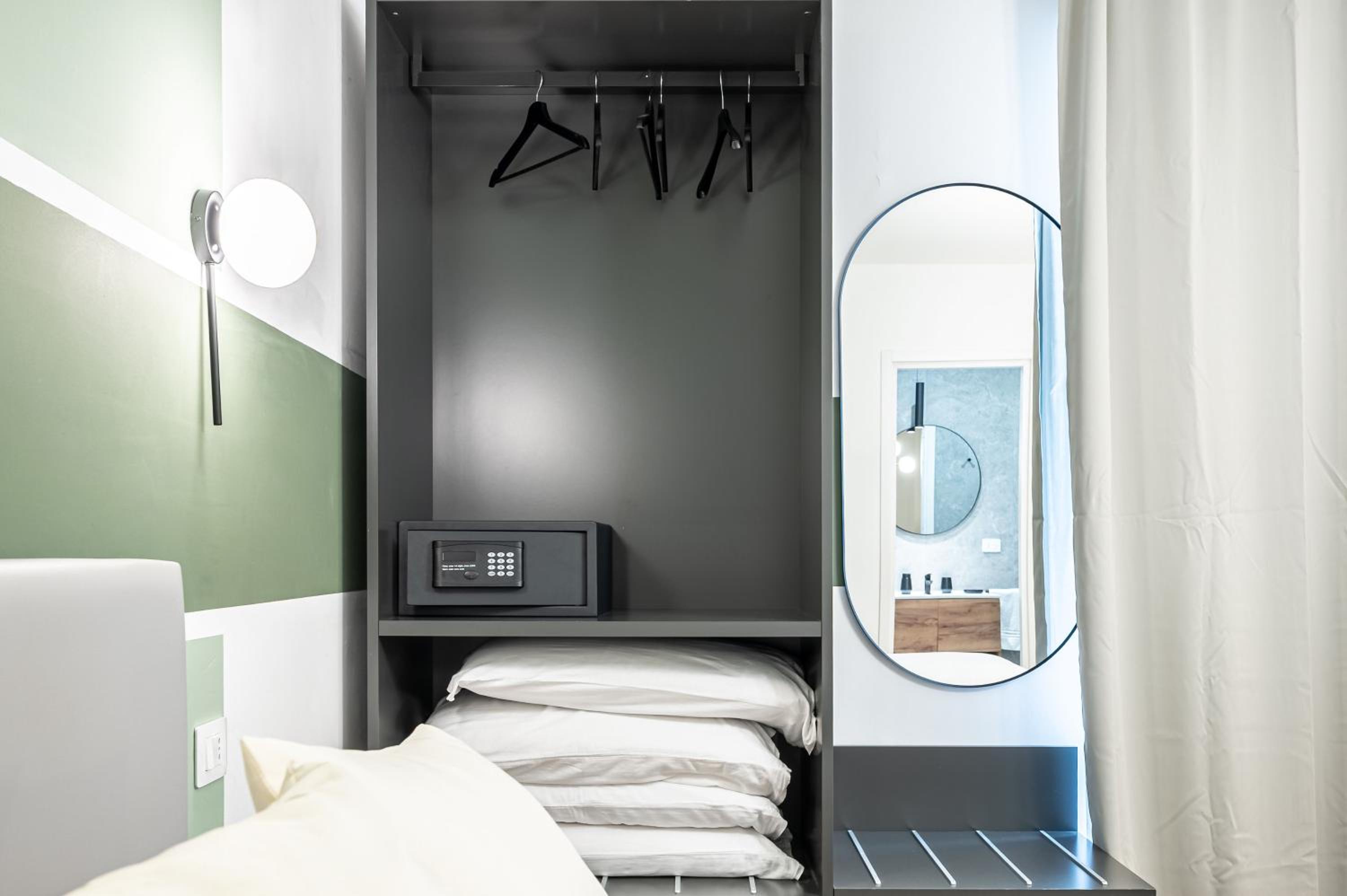 - NumberZ - Rooms Apartments and Suites with Wi-Fi and AC