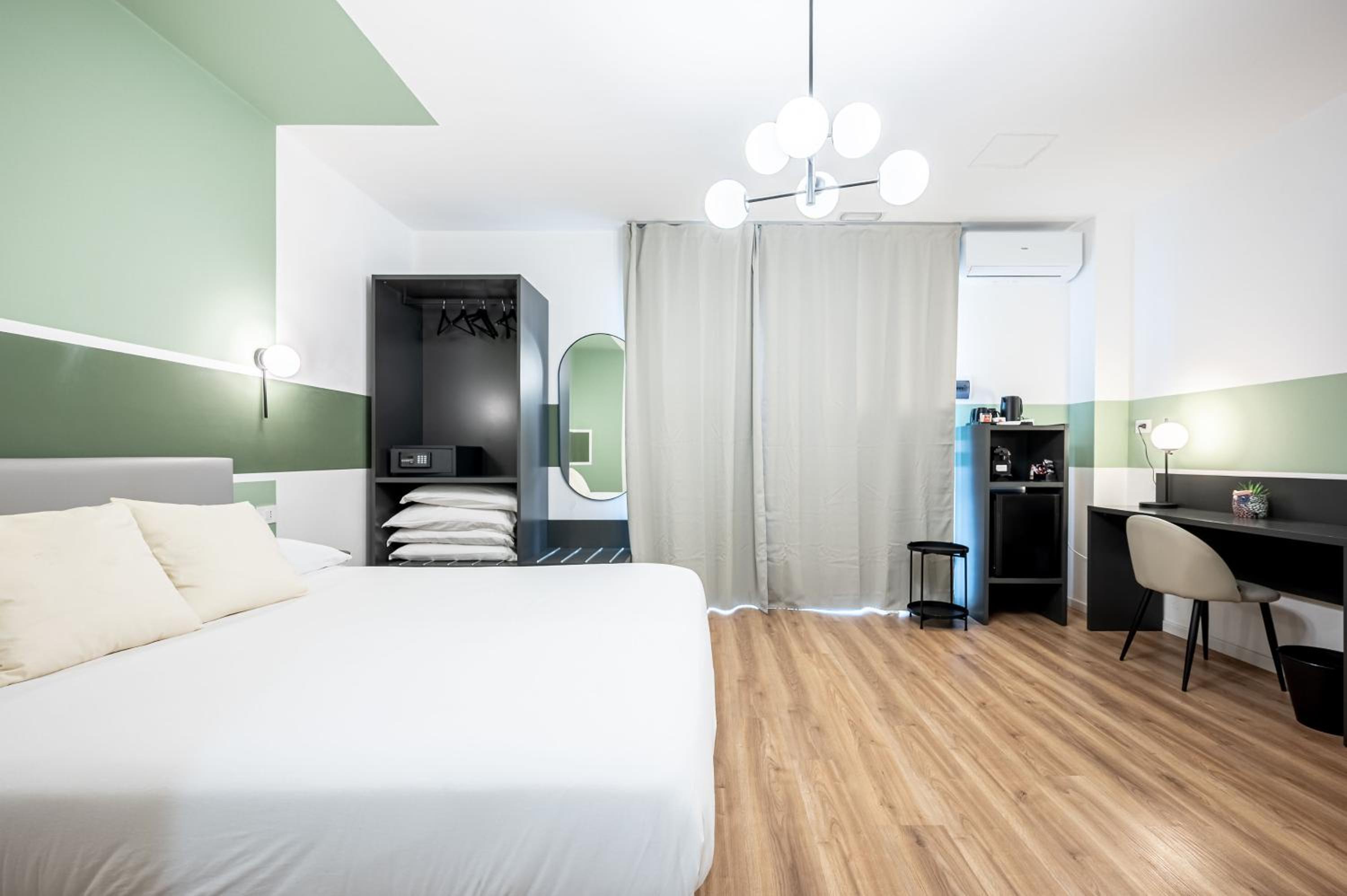 - NumberZ - Rooms Apartments and Suites with Wi-Fi and AC