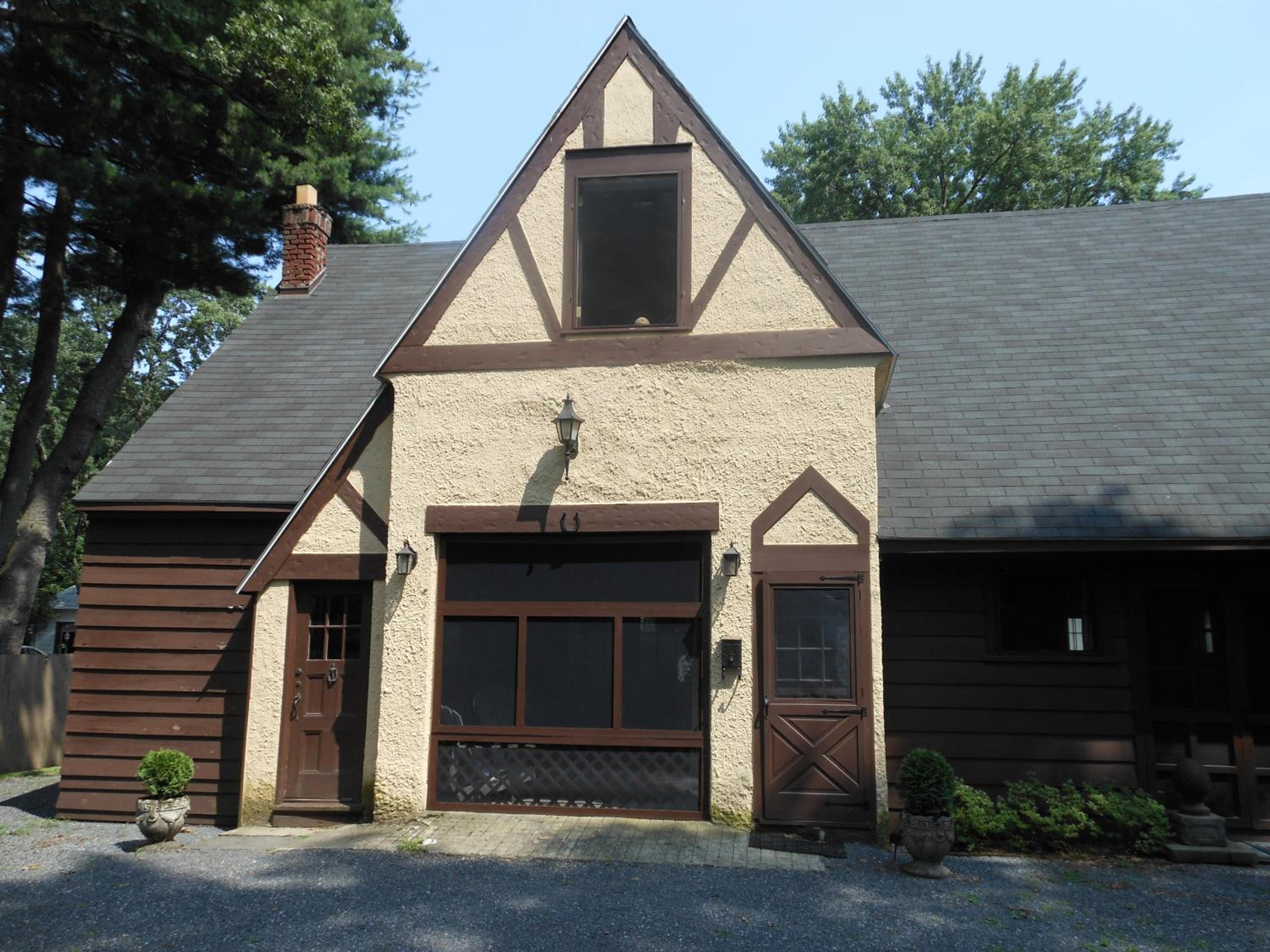 Kingston Vacations - The Carriage House Loft - Property Image 8