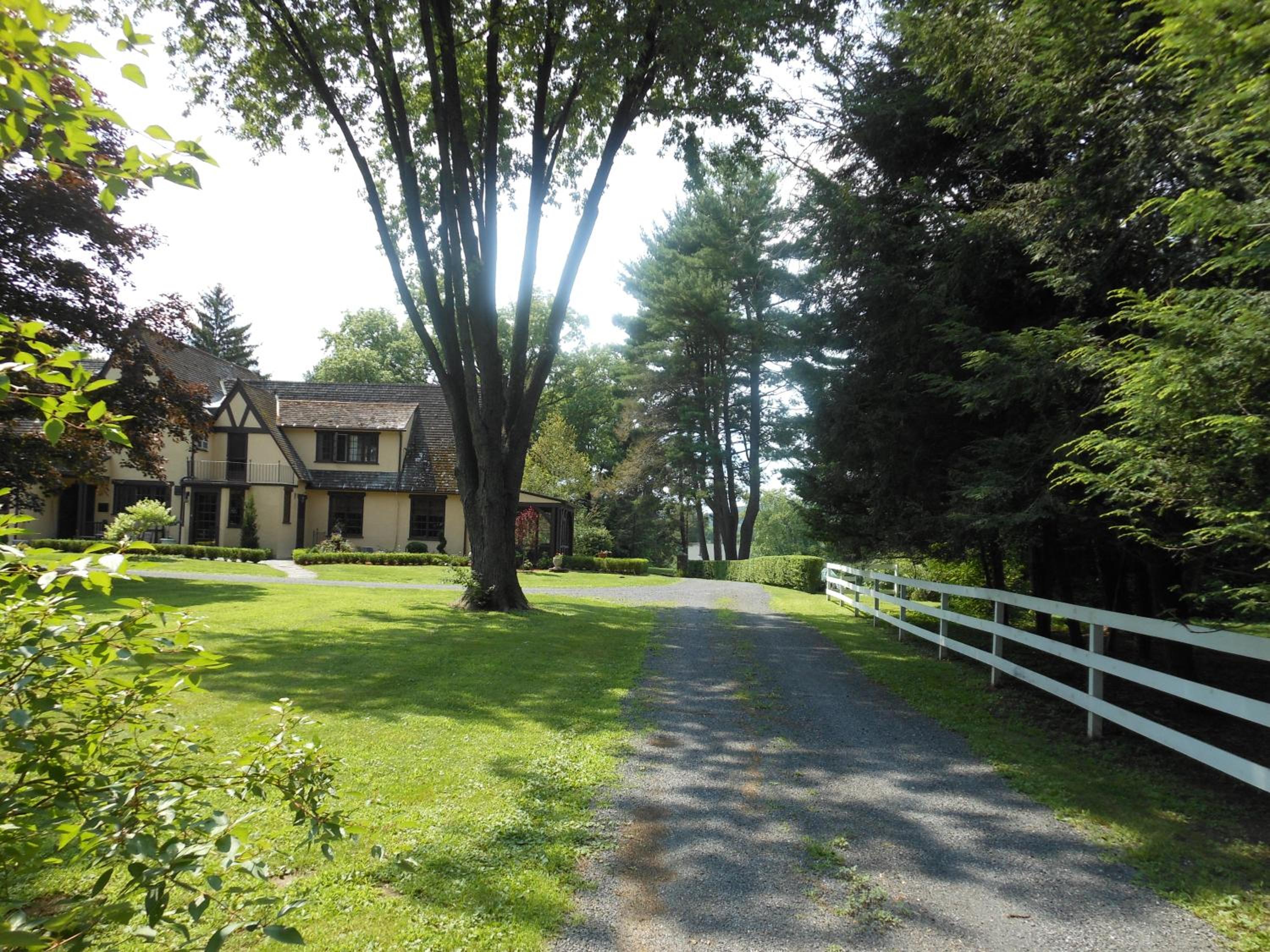 Kingston Vacations - The Carriage House Loft - Property Image 16