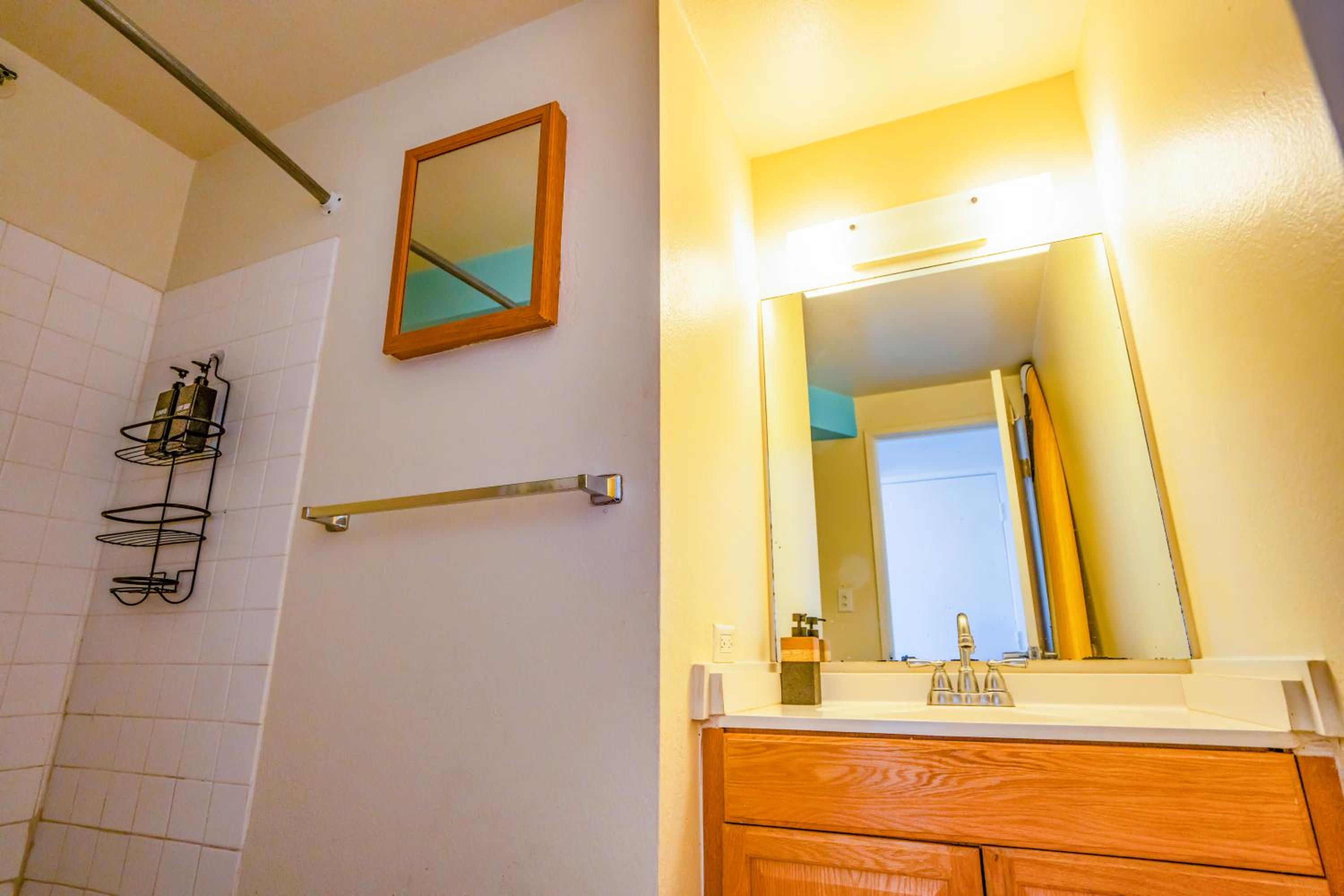 Waikiki Seaside Monarch Paradise Hotel Studio Near Waikiki - Mountain and City View - Full Kitchen