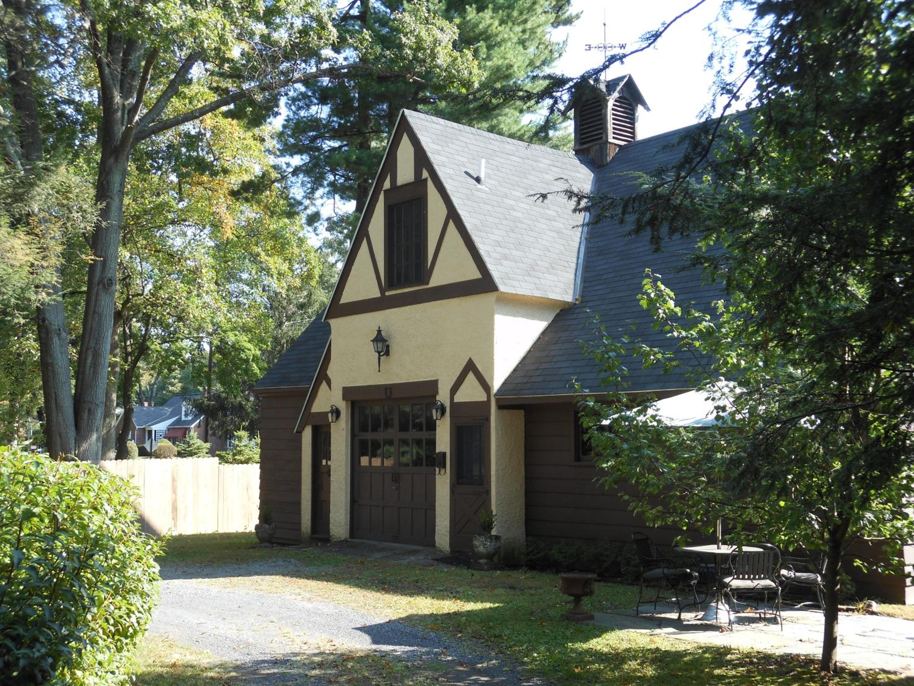 Kingston Vacations - The Carriage House Loft - Property Image 12
