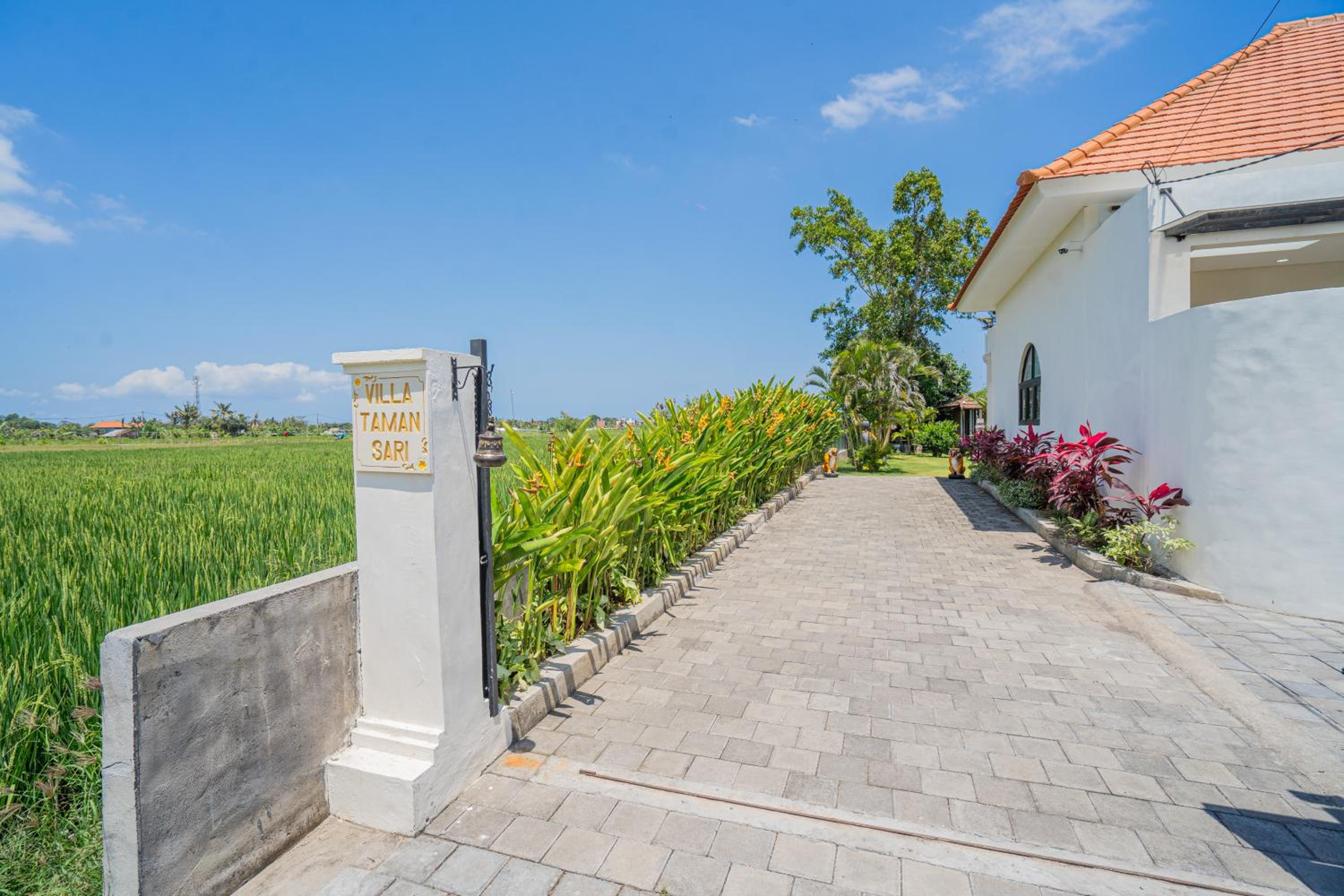 Villa Taman Sari - 3BR Villa near Tanah lot