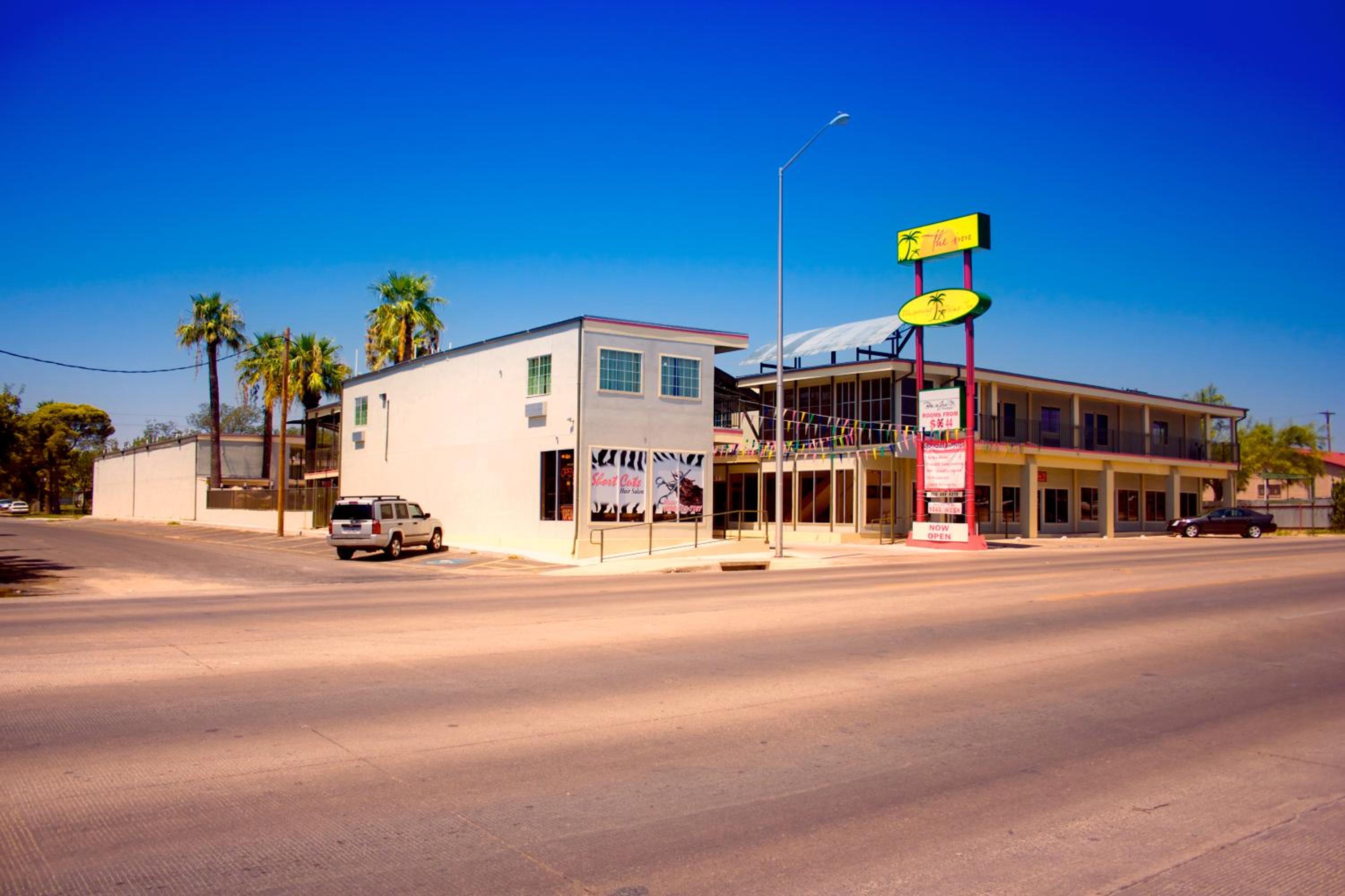Del Rio Vacations - Whispering Palms Inn - Property Image 1