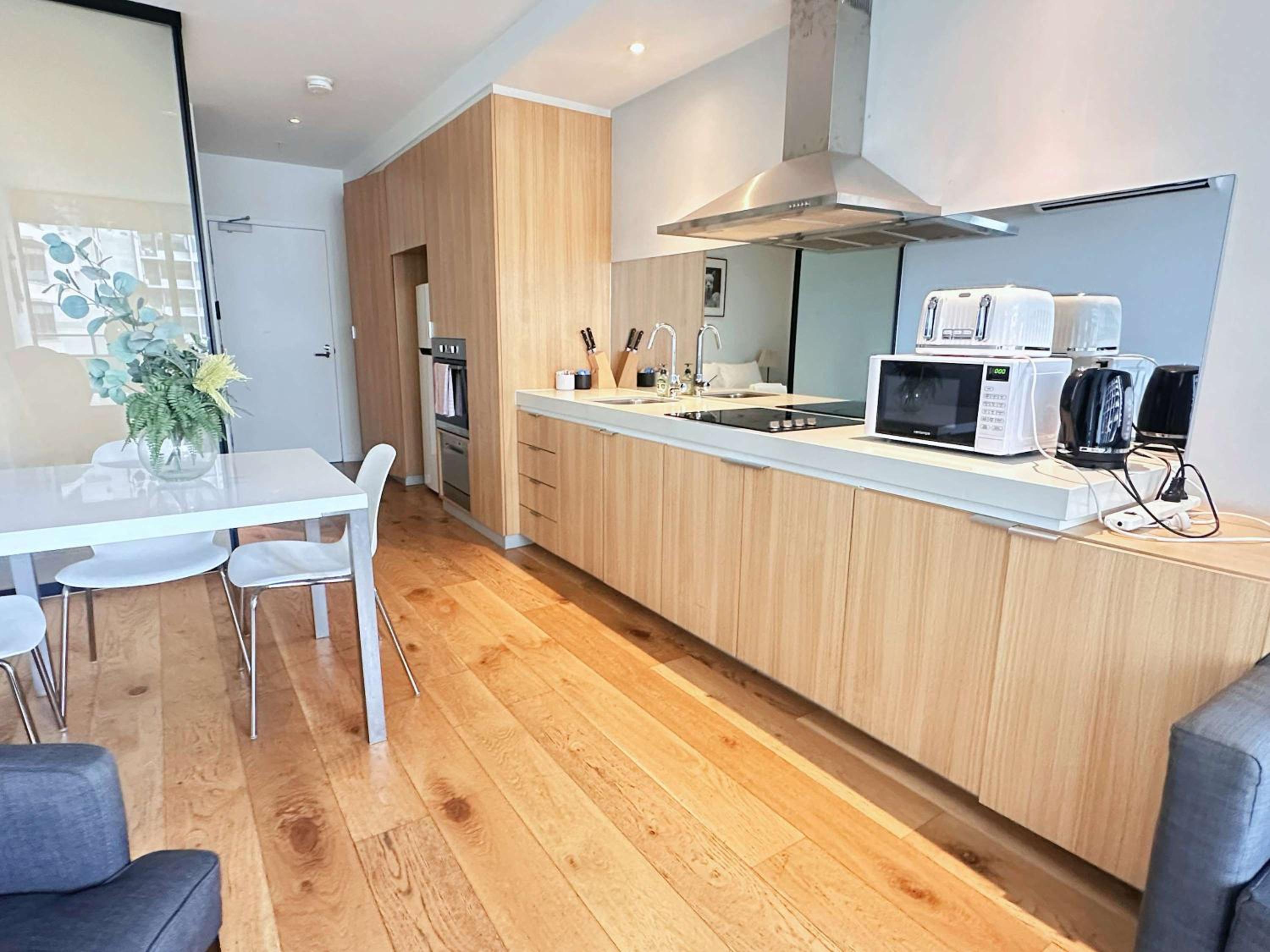 A Chic 2BR Apt Across from Southern Cross Station