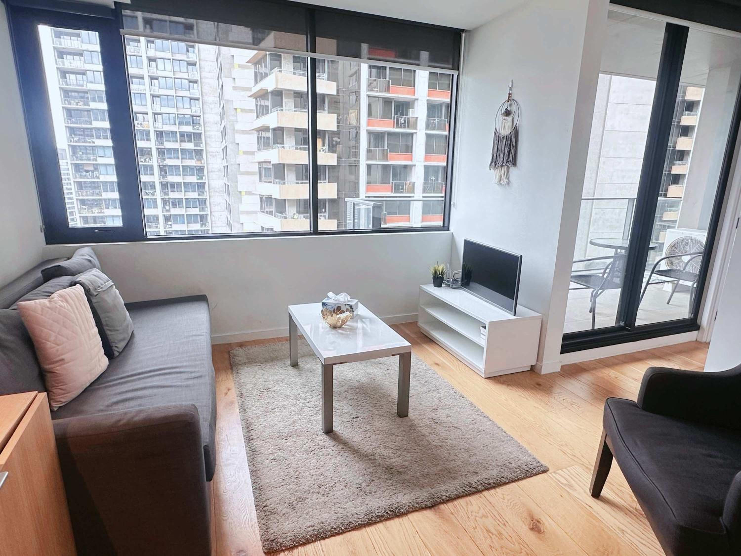 A Chic 2BR Apt Across from Southern Cross Station