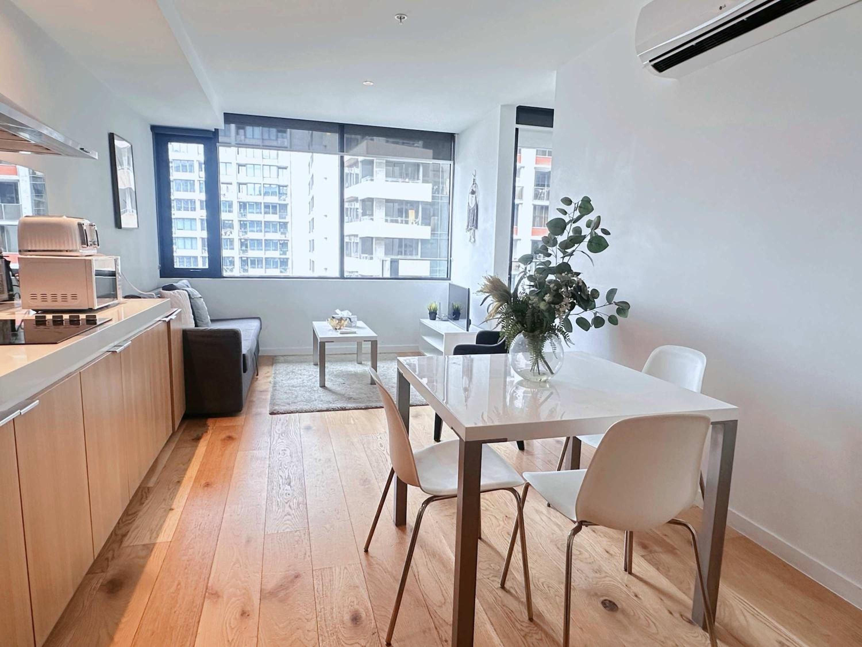 A Chic 2BR Apt Across from Southern Cross Station