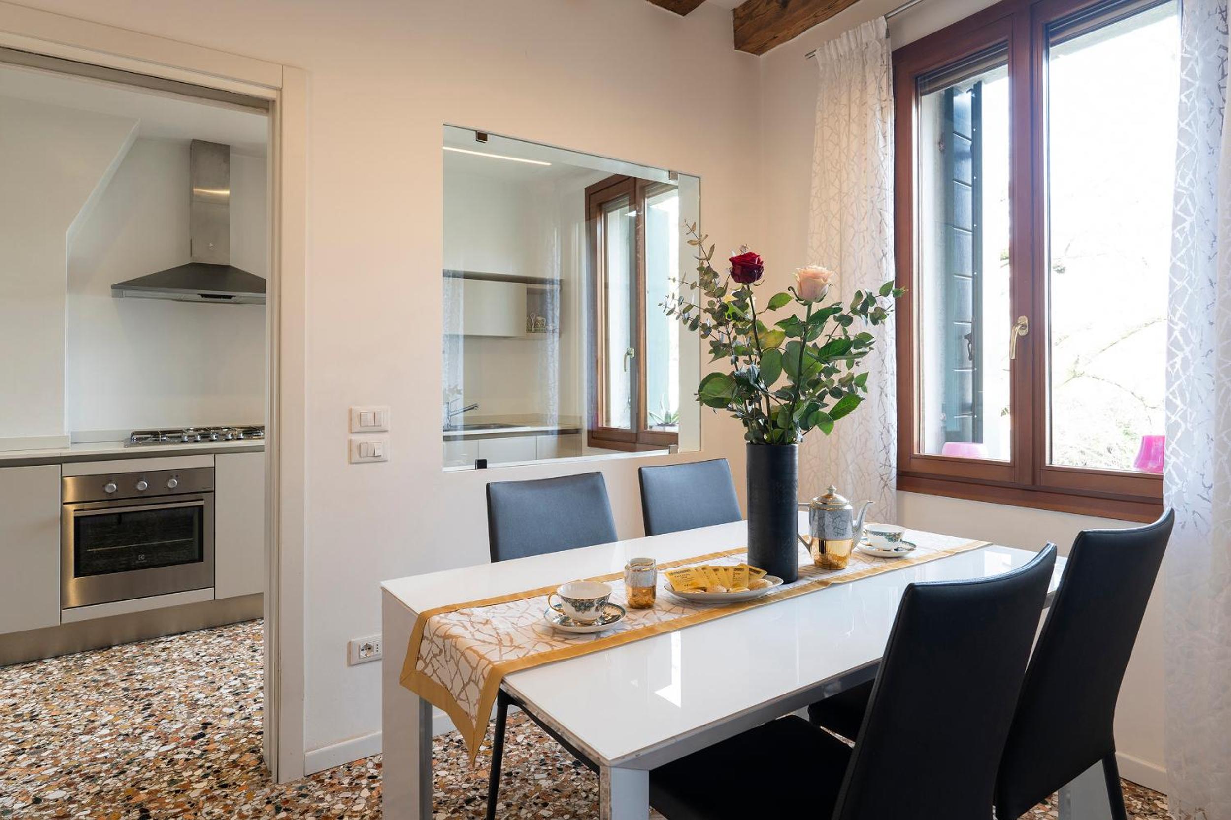 Stupendo Luxury Apartment Canal & Garden View