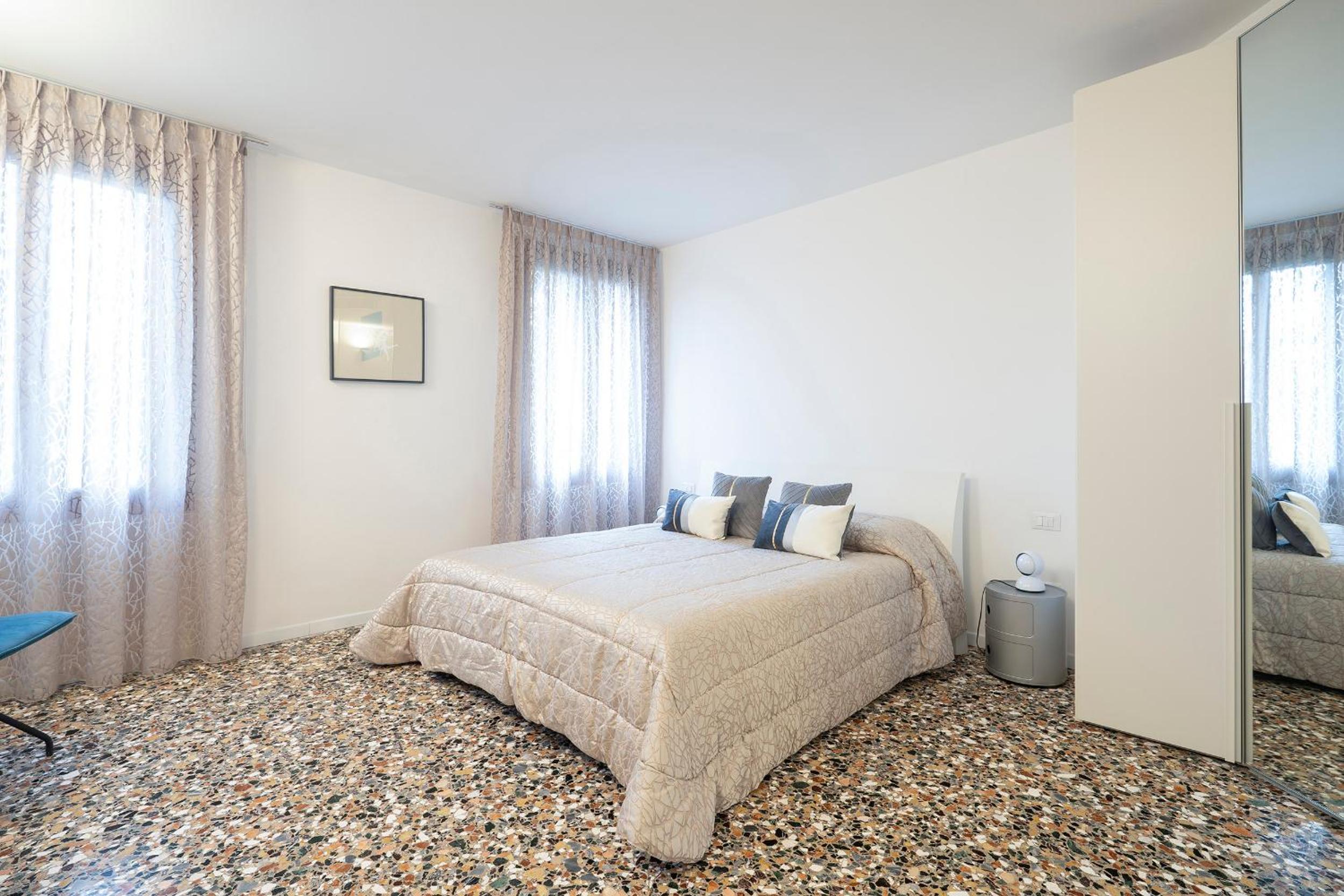 Stupendo Luxury Apartment Canal & Garden View