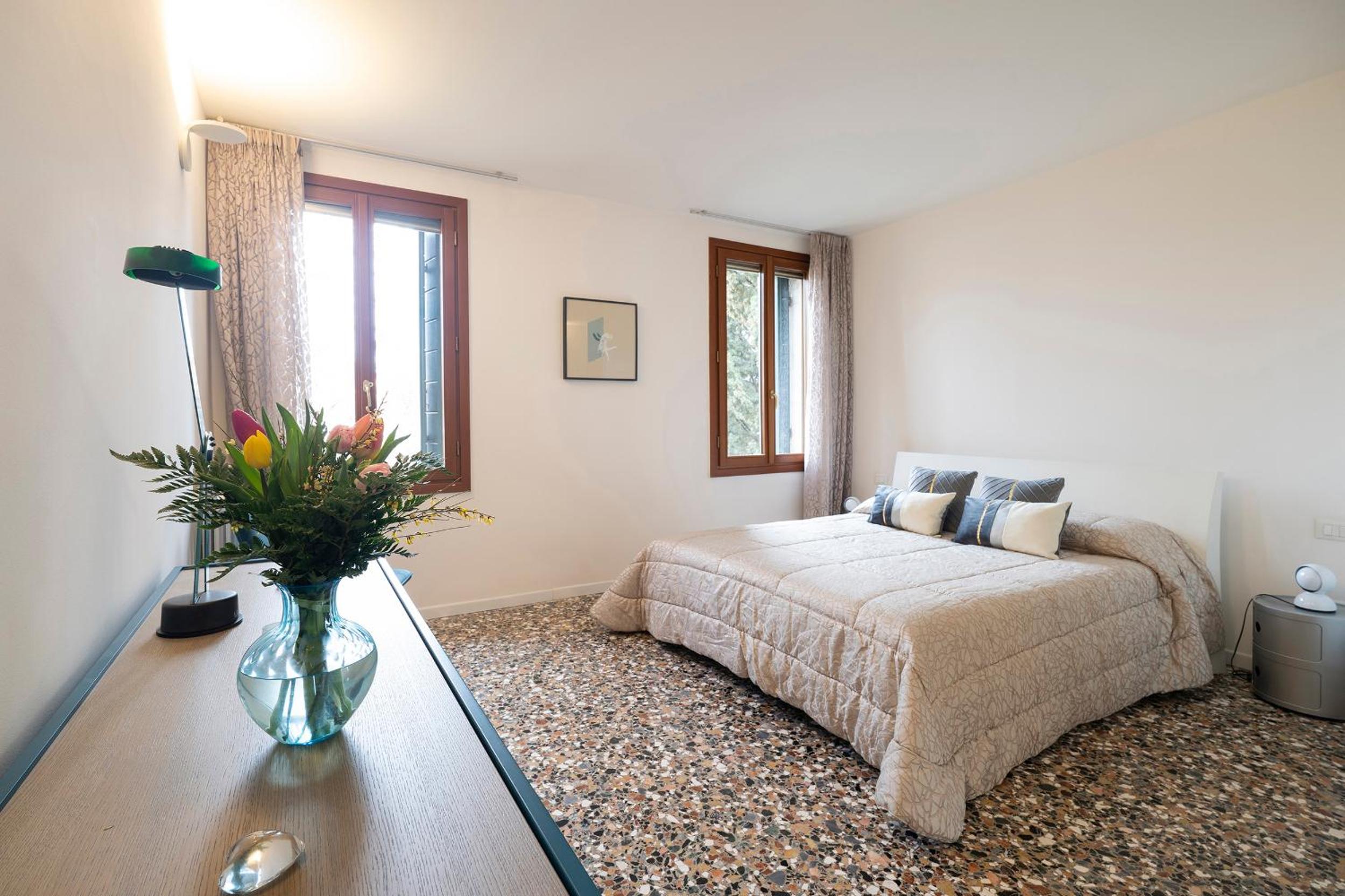 Stupendo Luxury Apartment Canal & Garden View